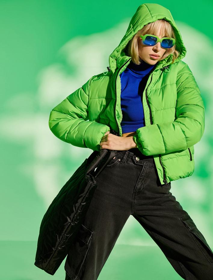  Kısa Şişme Mont Dik Yaka