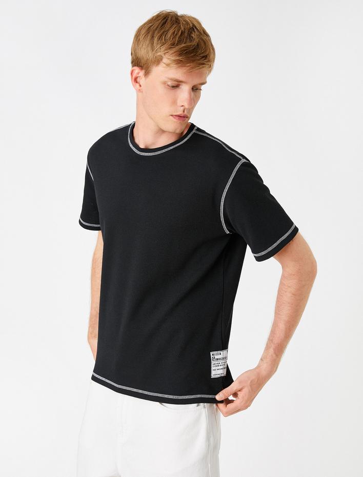  Dikiş Detaylı Tişört