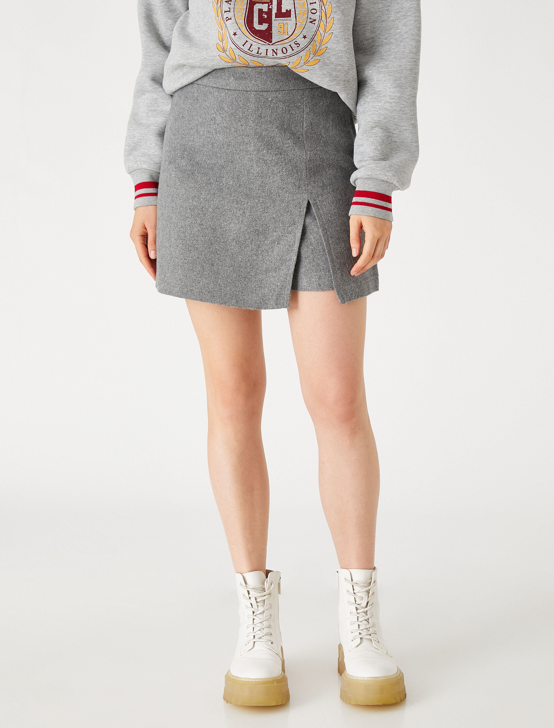   Şort Etek Yırtmaç Detaylı