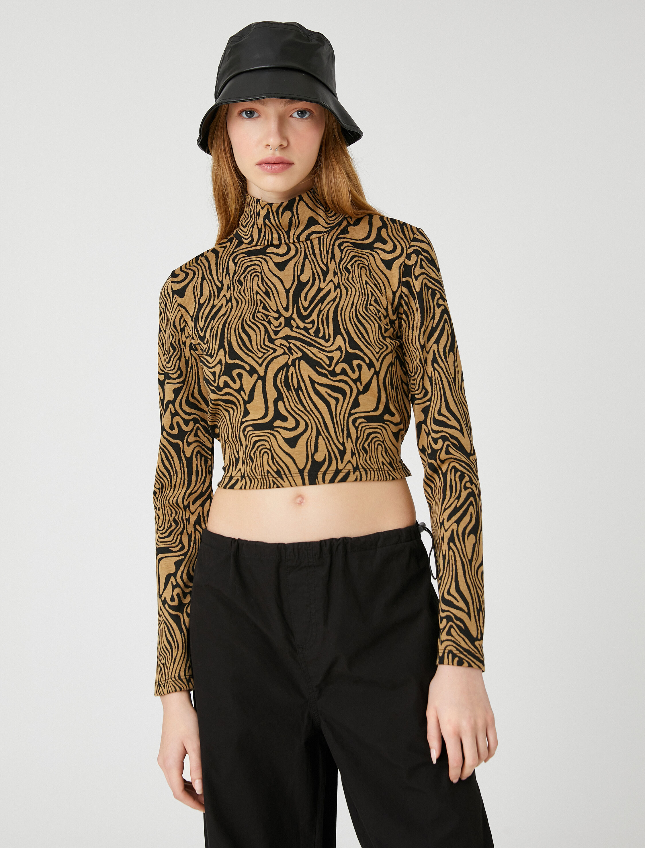   Uzun Kollu Tişört Crop Bağlama Detaylı Yarım Balıkçı Yaka