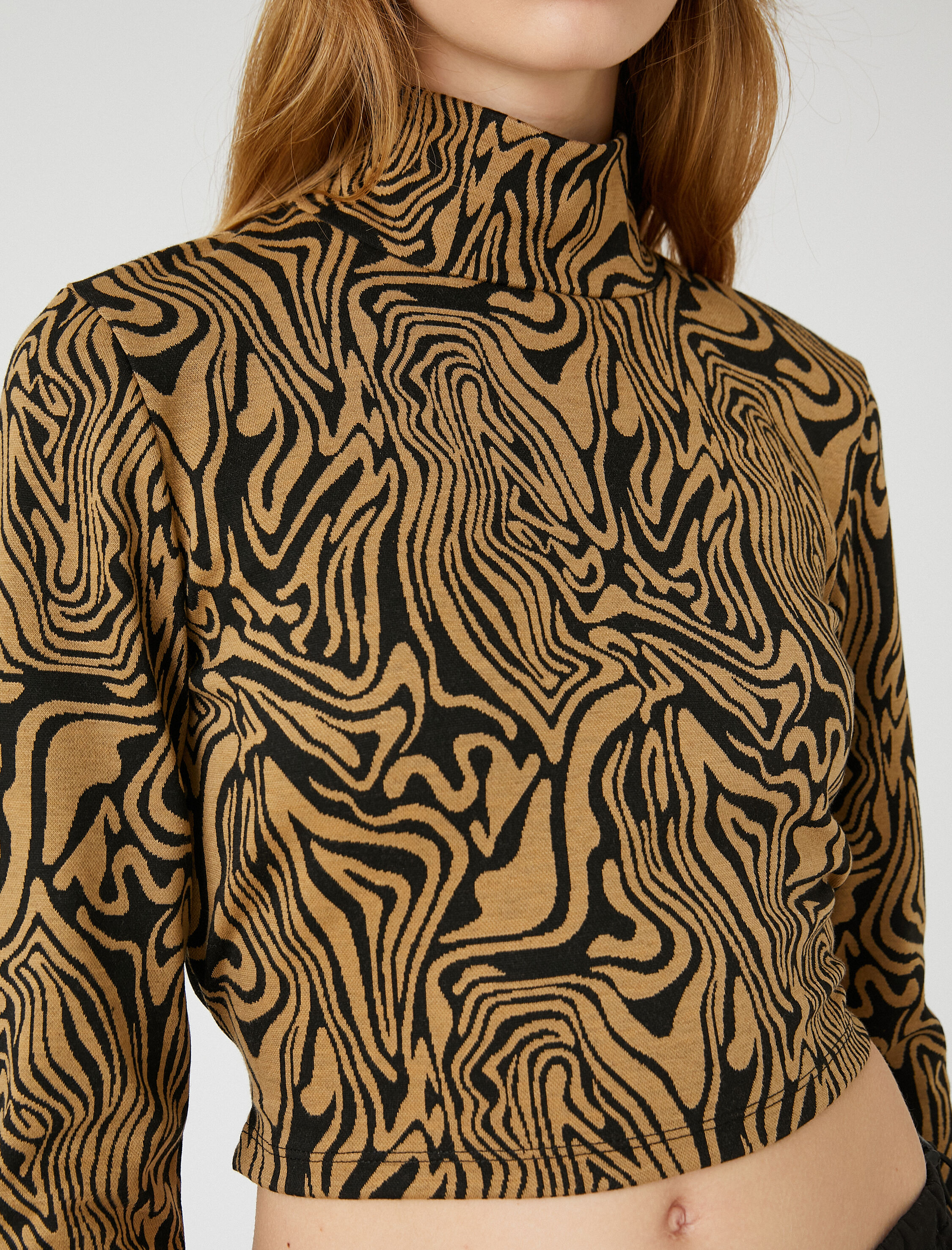   Uzun Kollu Tişört Crop Bağlama Detaylı Yarım Balıkçı Yaka