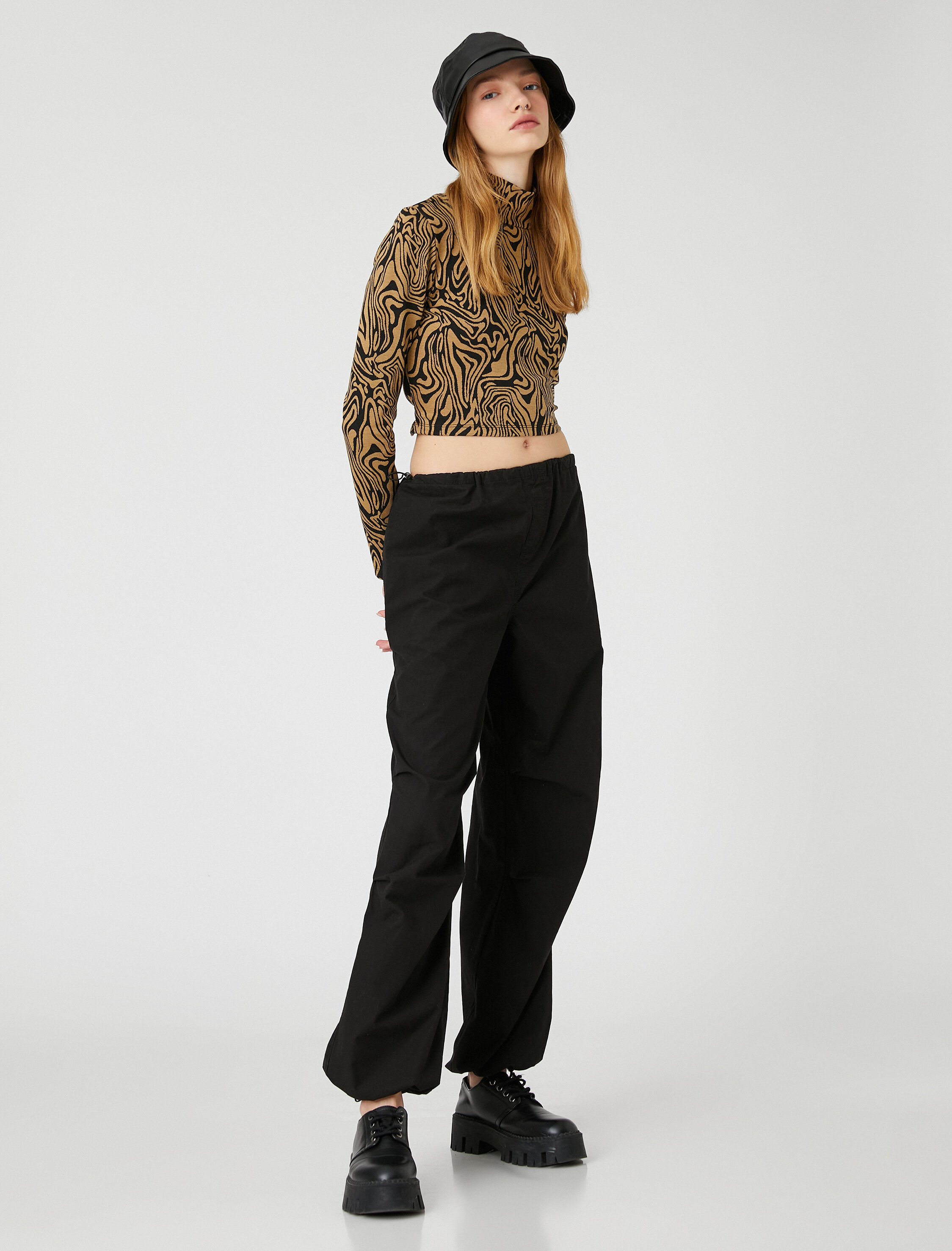   Uzun Kollu Tişört Crop Bağlama Detaylı Yarım Balıkçı Yaka