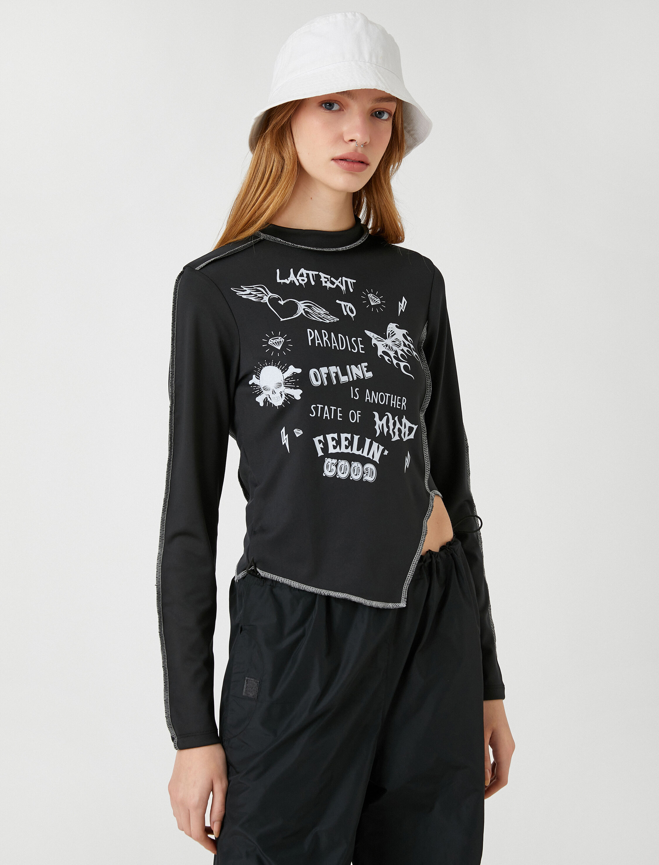   Uzun Kollu Tişört Gotik Baskılı Asimetrik Kesim Dik Yaka