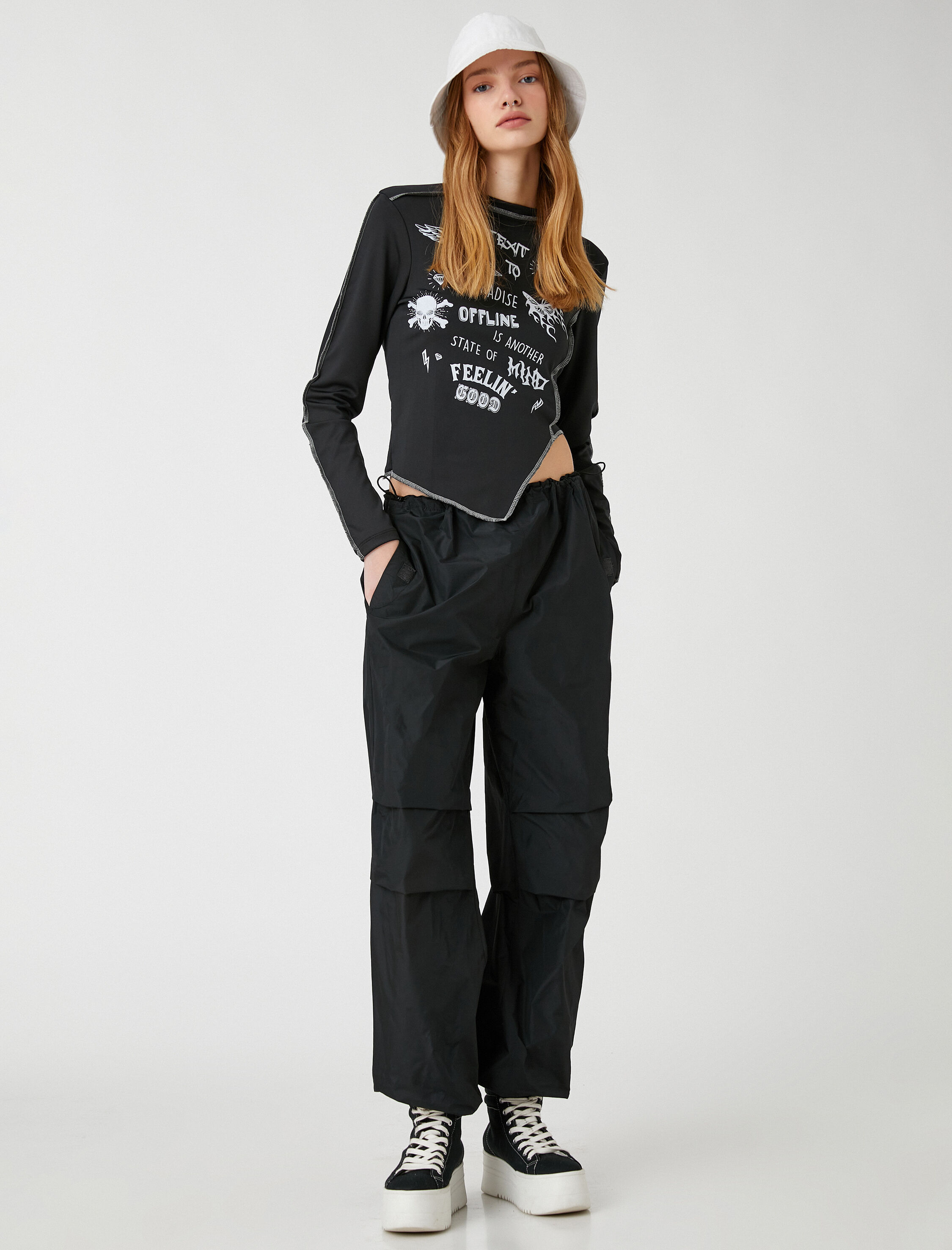   Uzun Kollu Tişört Gotik Baskılı Asimetrik Kesim Dik Yaka