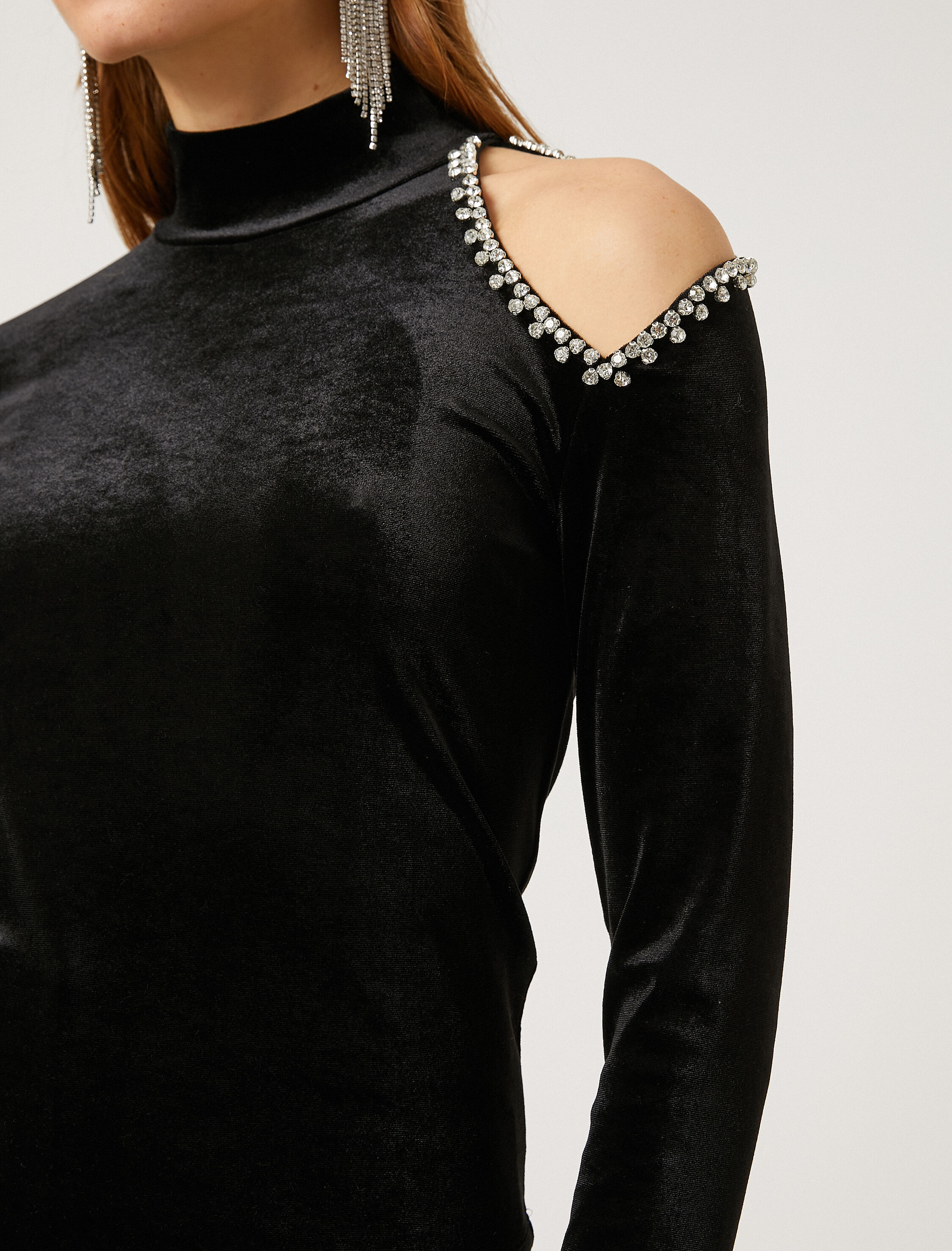   Pencere Detaylı Taşlı Kadife Bluz Dik Yaka