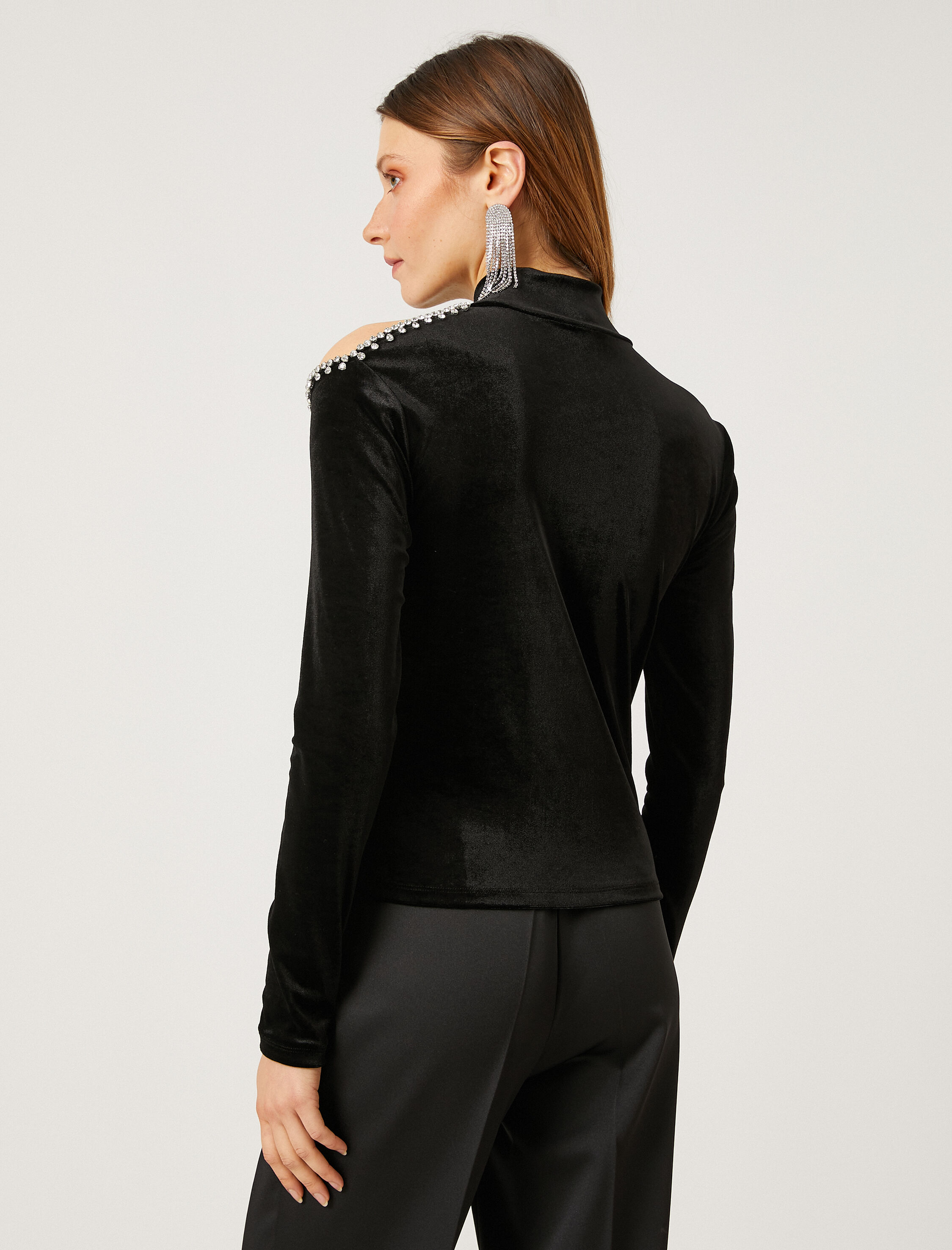   Pencere Detaylı Taşlı Kadife Bluz Dik Yaka