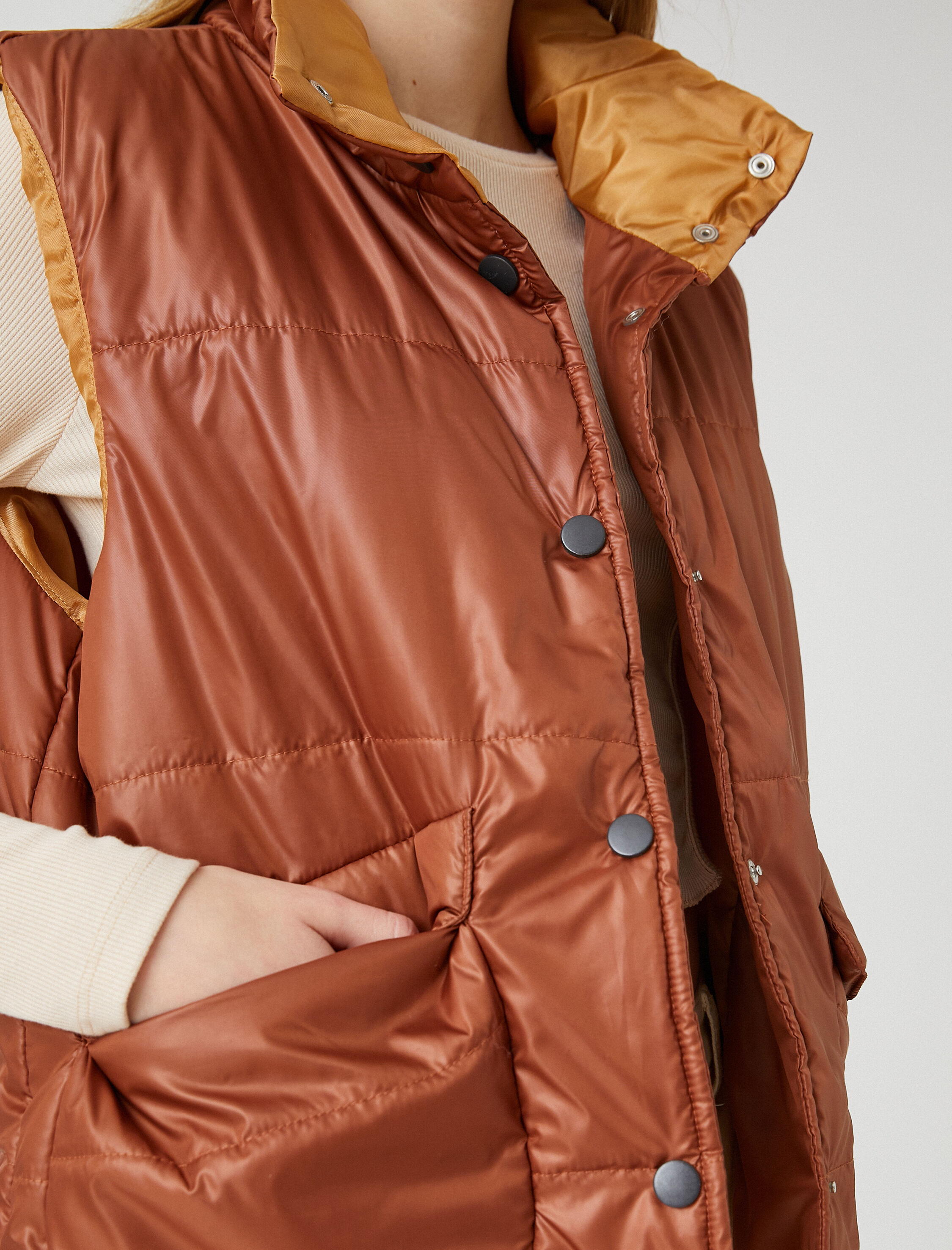   Şişme Yelek Cep Detaylı Çıtçıt Kapama