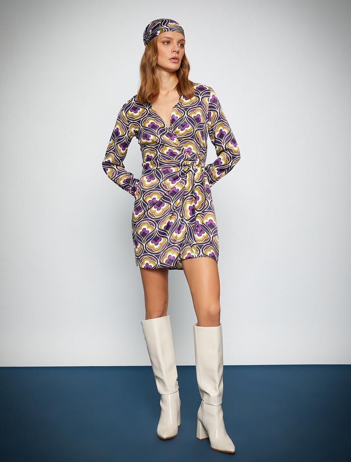  Melis Ağazat X Koton - Anvelop Bağlamalı Saten Mini Elbise