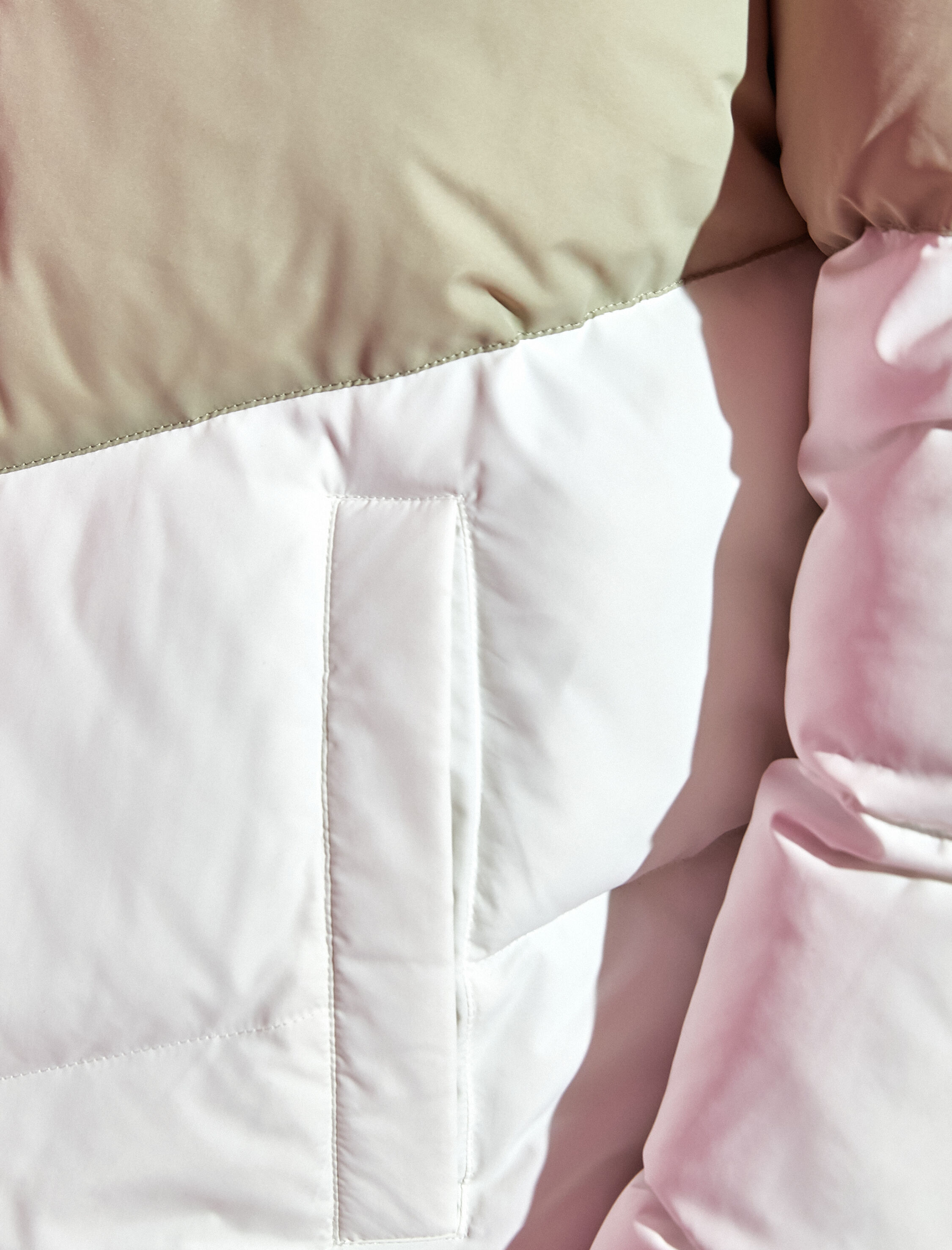   Kapşonlu Şişme Mont Baskılı Su Geçirmez