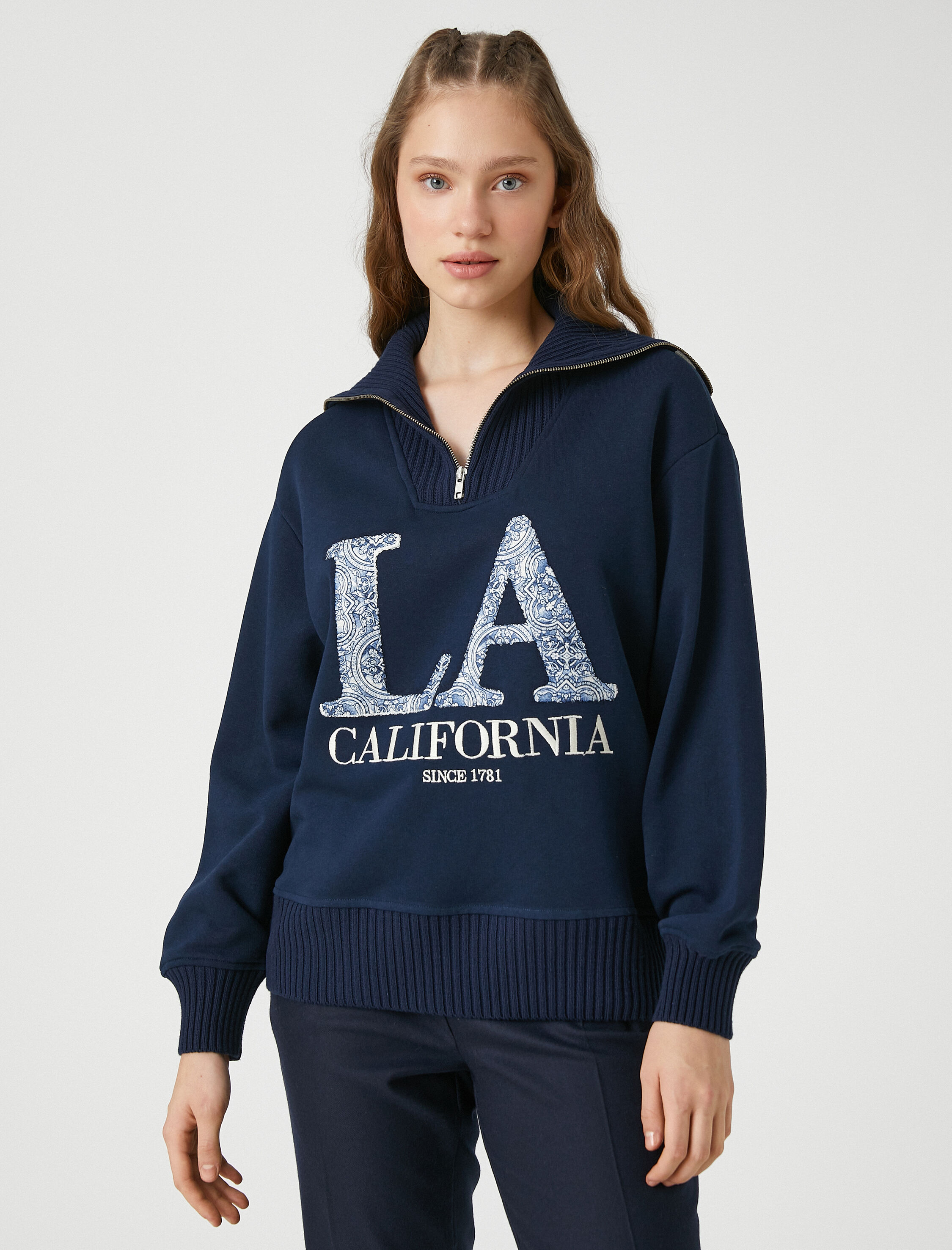   Oversize Sweatshirt Kolej Baskılı Yakası Fermuar Detaylı İçi Polarlı