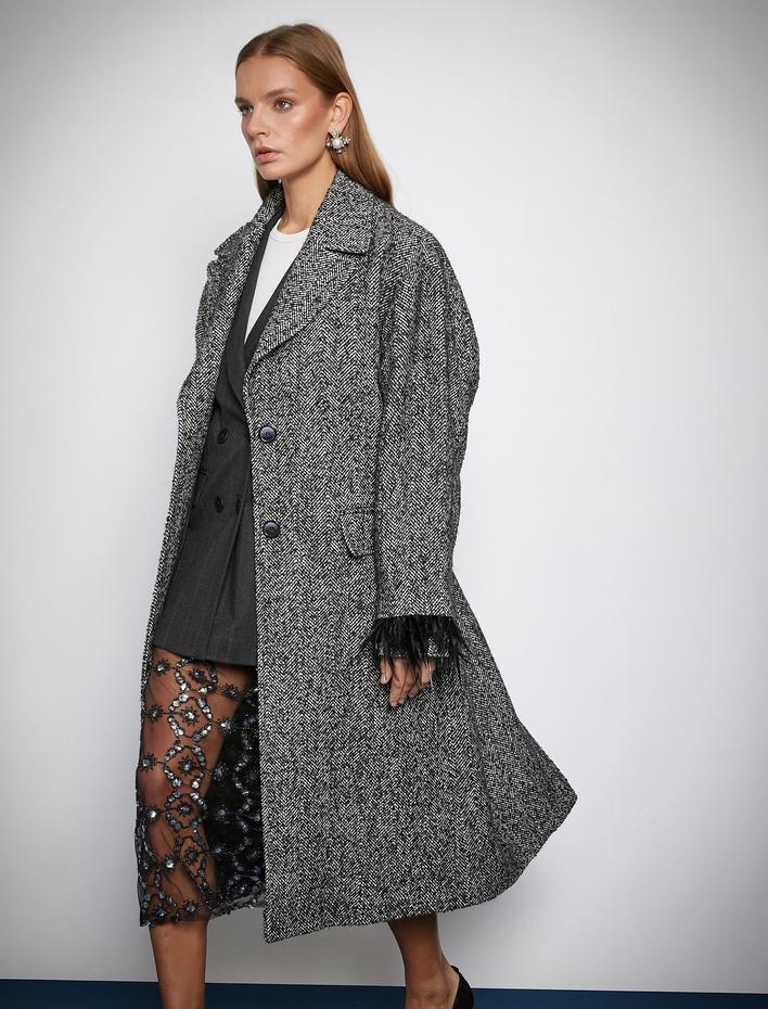  Melis Ağazat X Koton - Tül Detaylı Uzun Kaşe Kaban