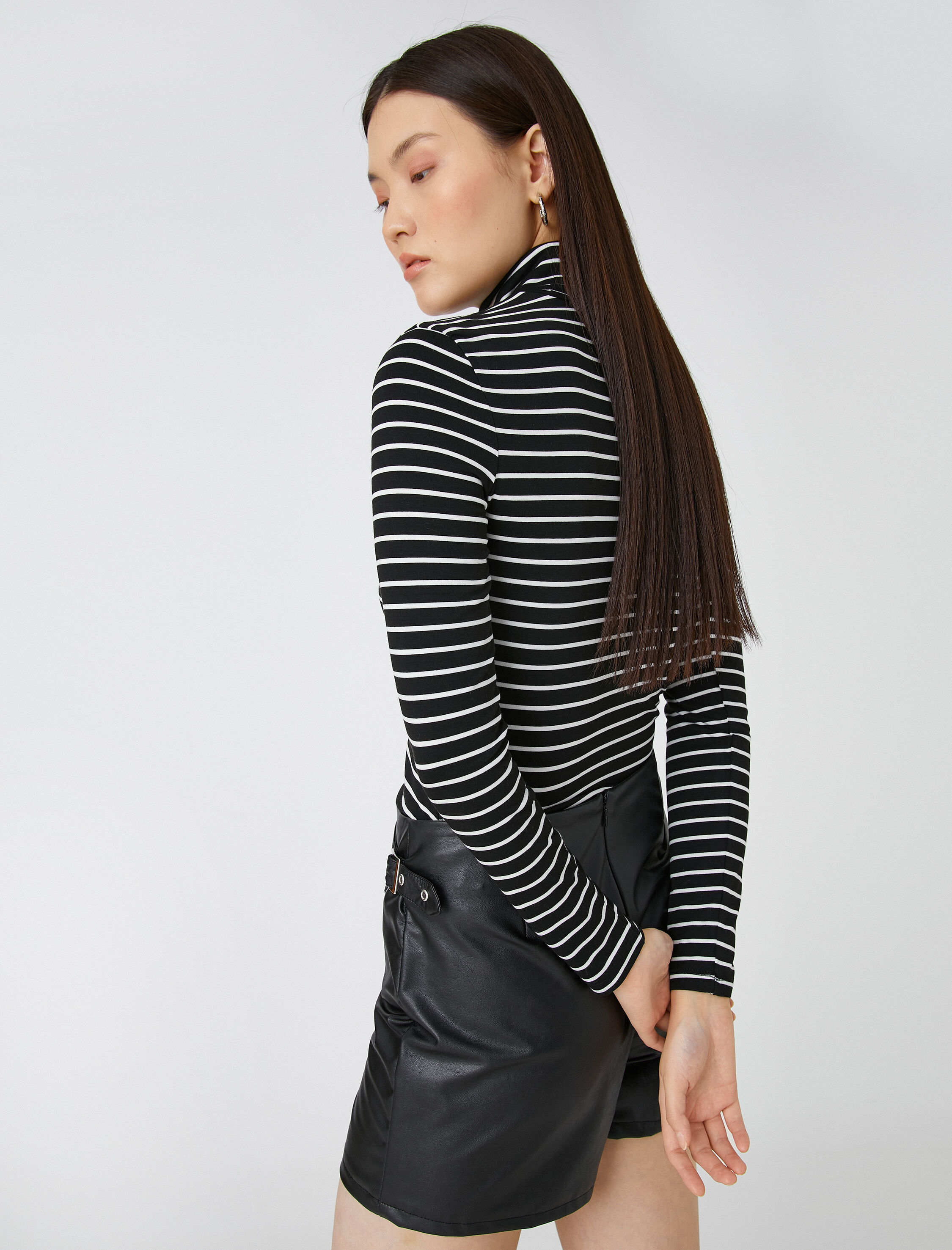   Uzun Kollu Boğazlı Tişört