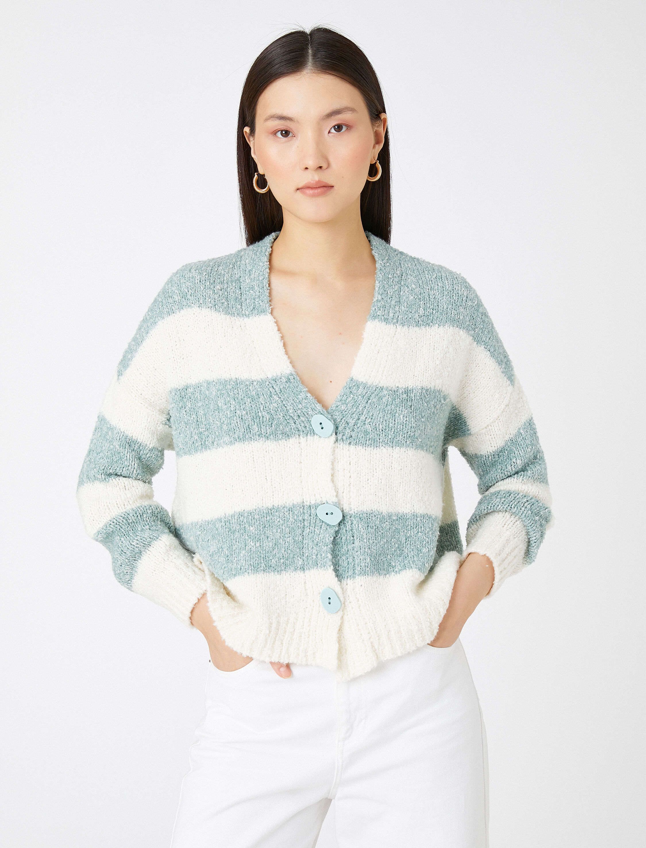   V Yaka Hırka Düğmeli