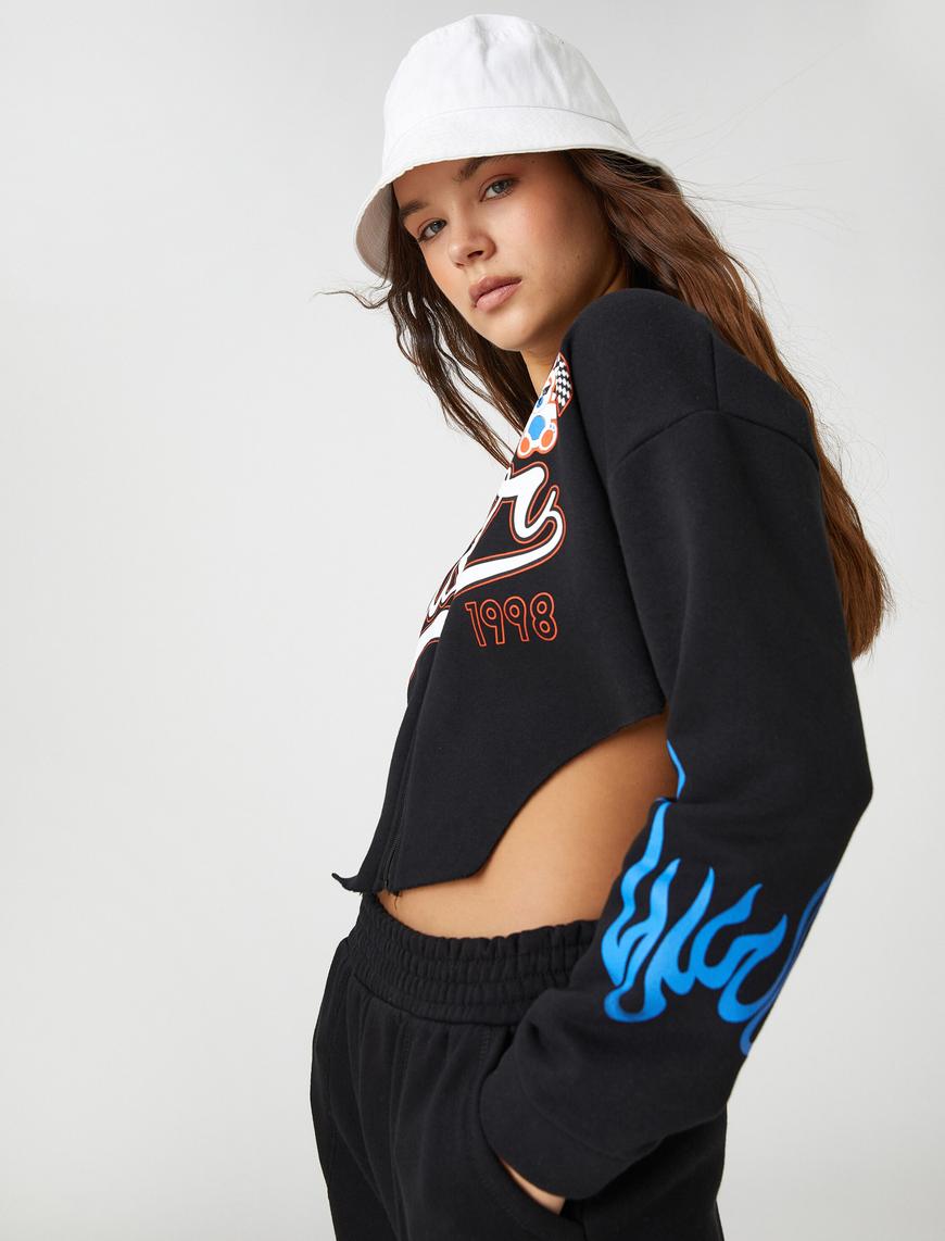   Crop Sweatshirt Kapüşonlu Asimetrik Kesim Slogan Baskılı Fermuar Detaylı