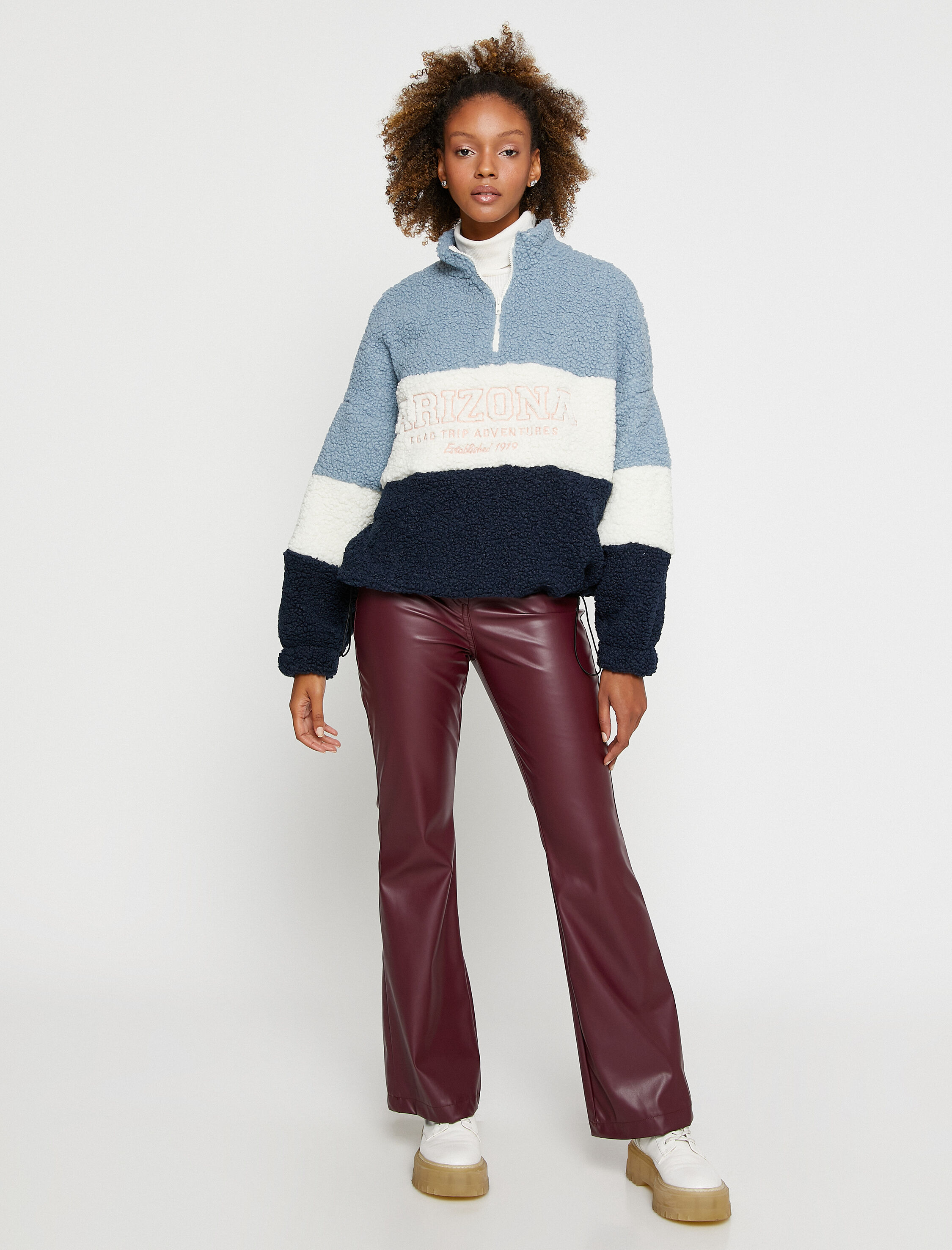 Peluş Oversize Sweatshirt Yakası Fermuarlı Slogan İşlemeli