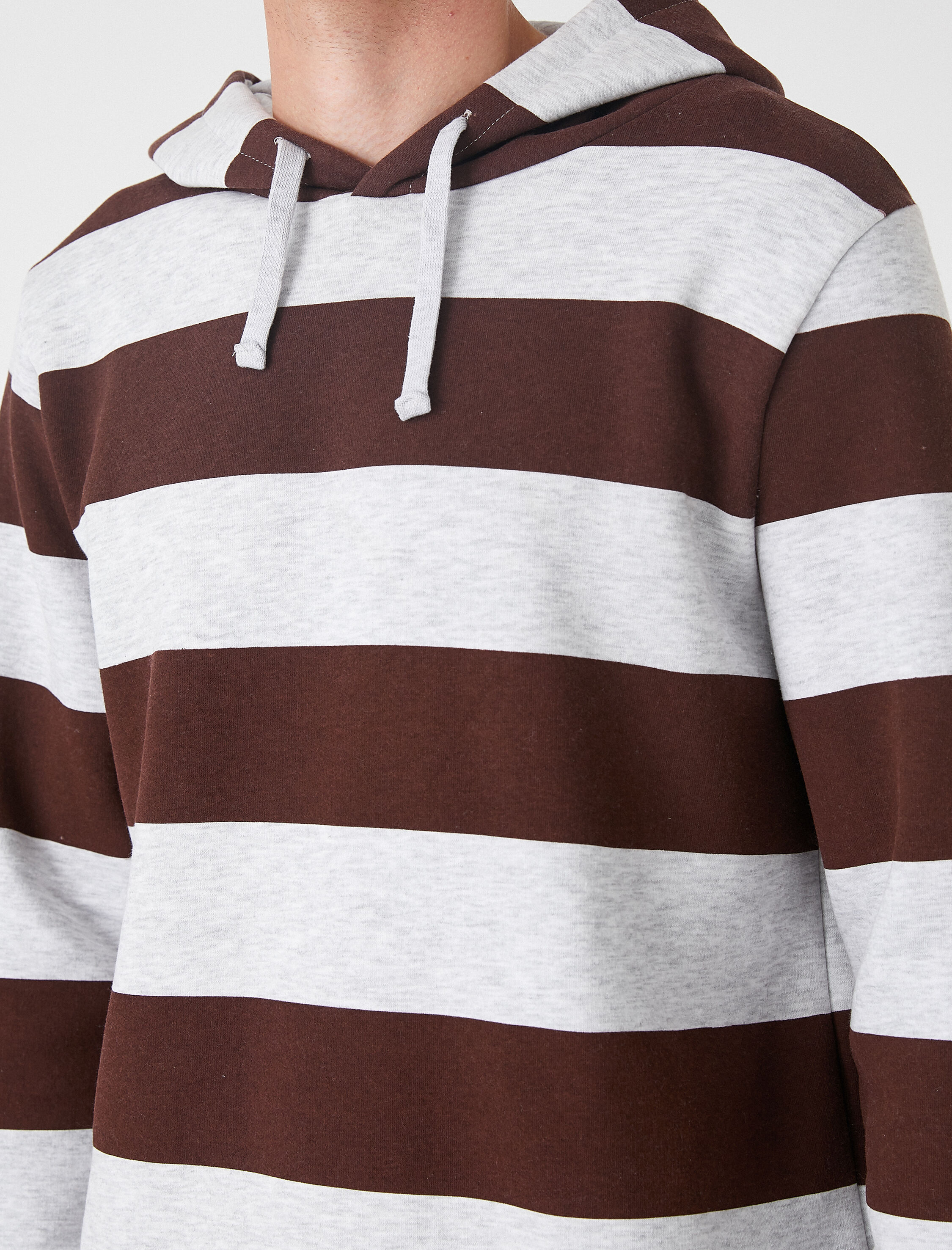   Kapşonlu Cepli Sweatshirt Şardonlu