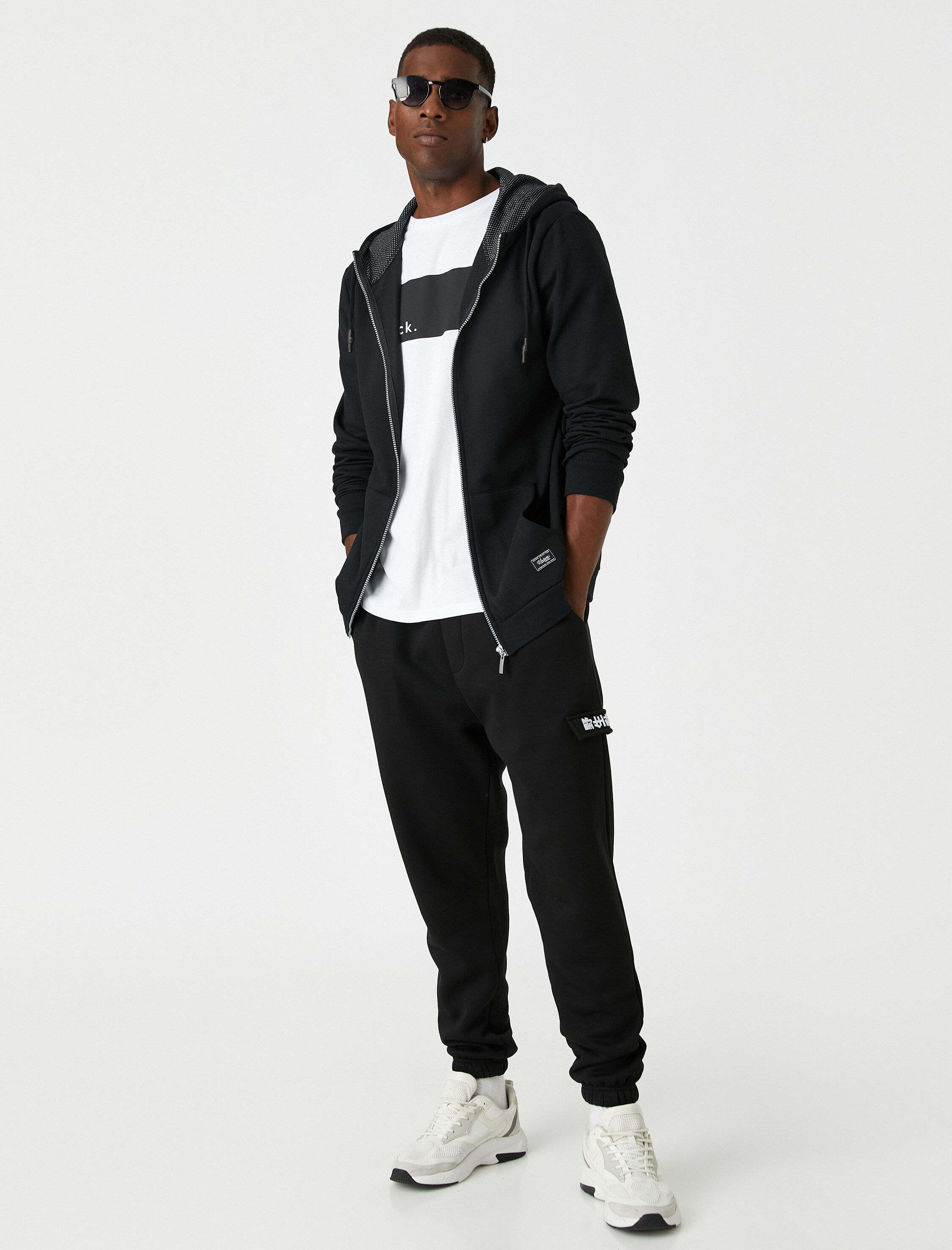   Fermuarlı Kapşonlu Sweatshirt Cepli Etiket Baskılı