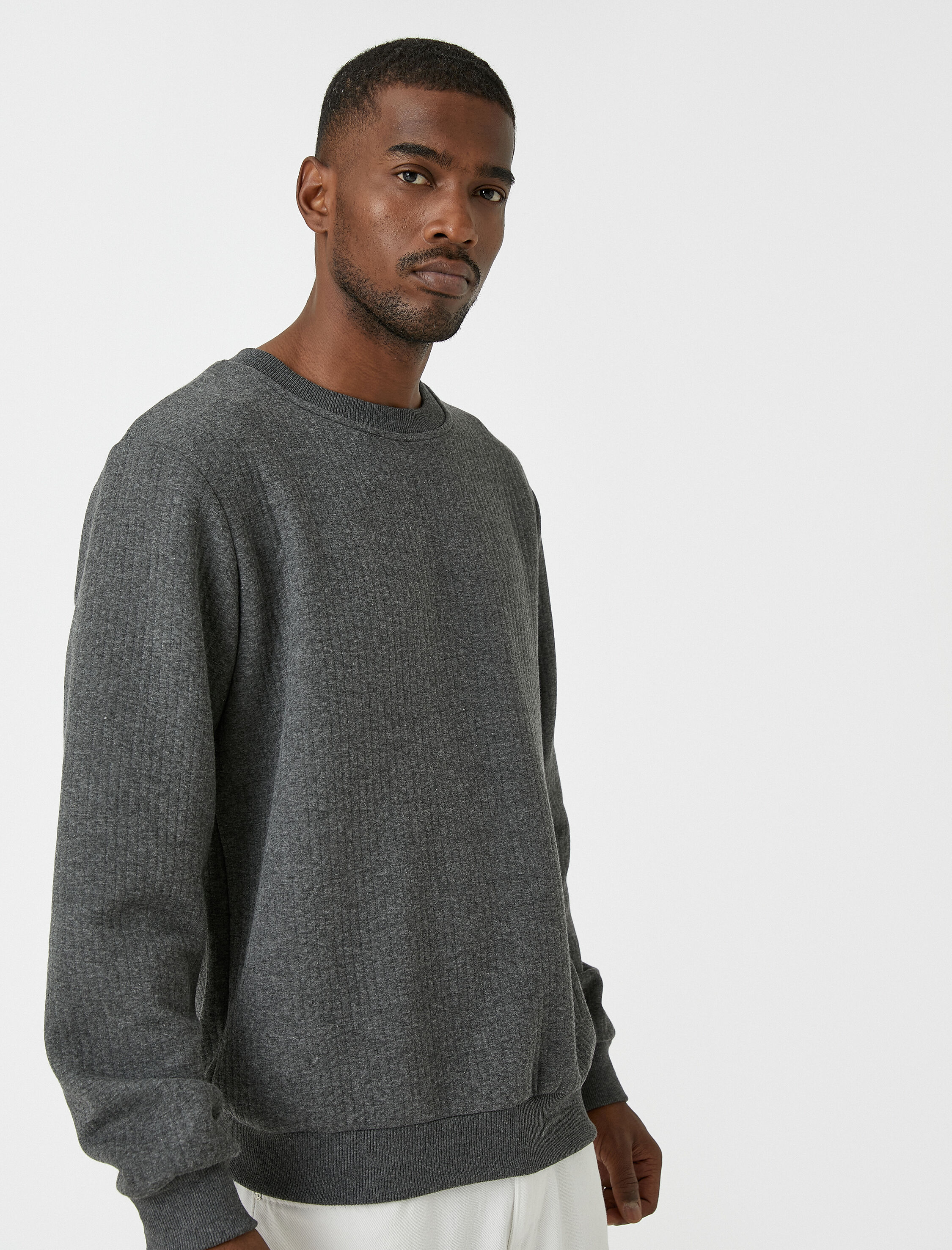 Basic Dokulu Sweatshirt Bisiklet Yaka