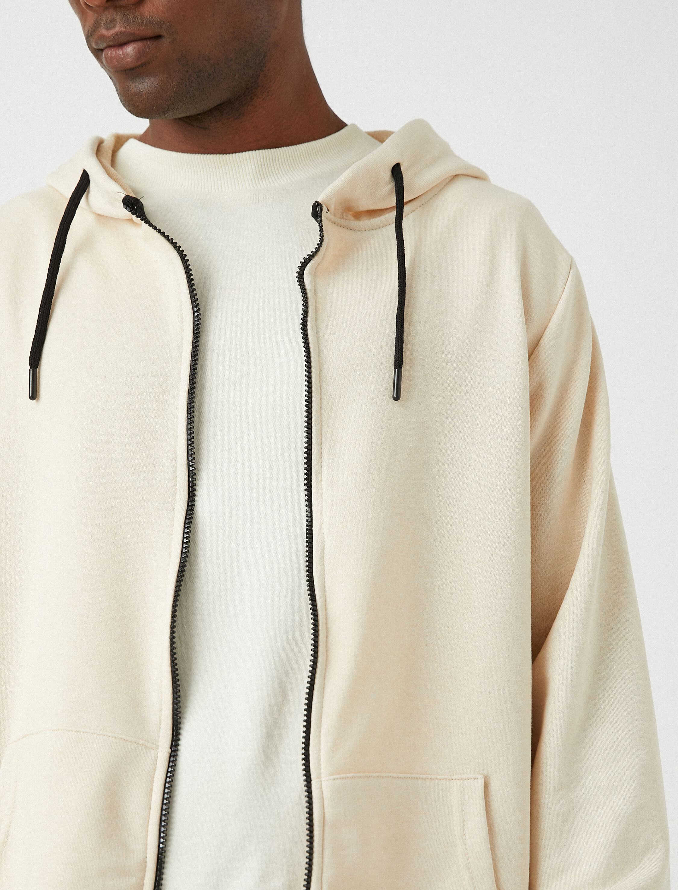 Fermuarlı Kapşonlu Sweatshirt