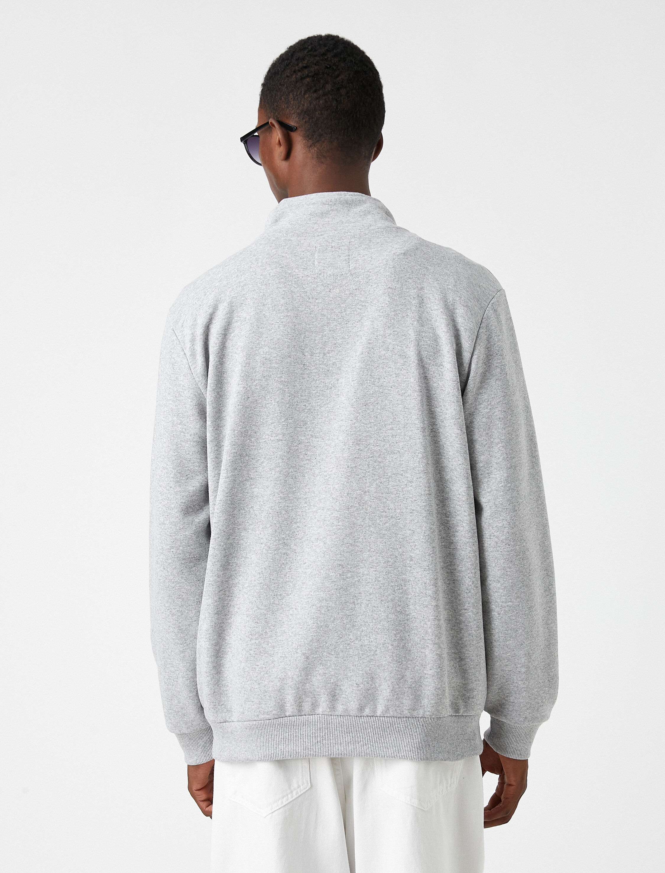   Dik Yaka Fermuarlı Sweatshirt