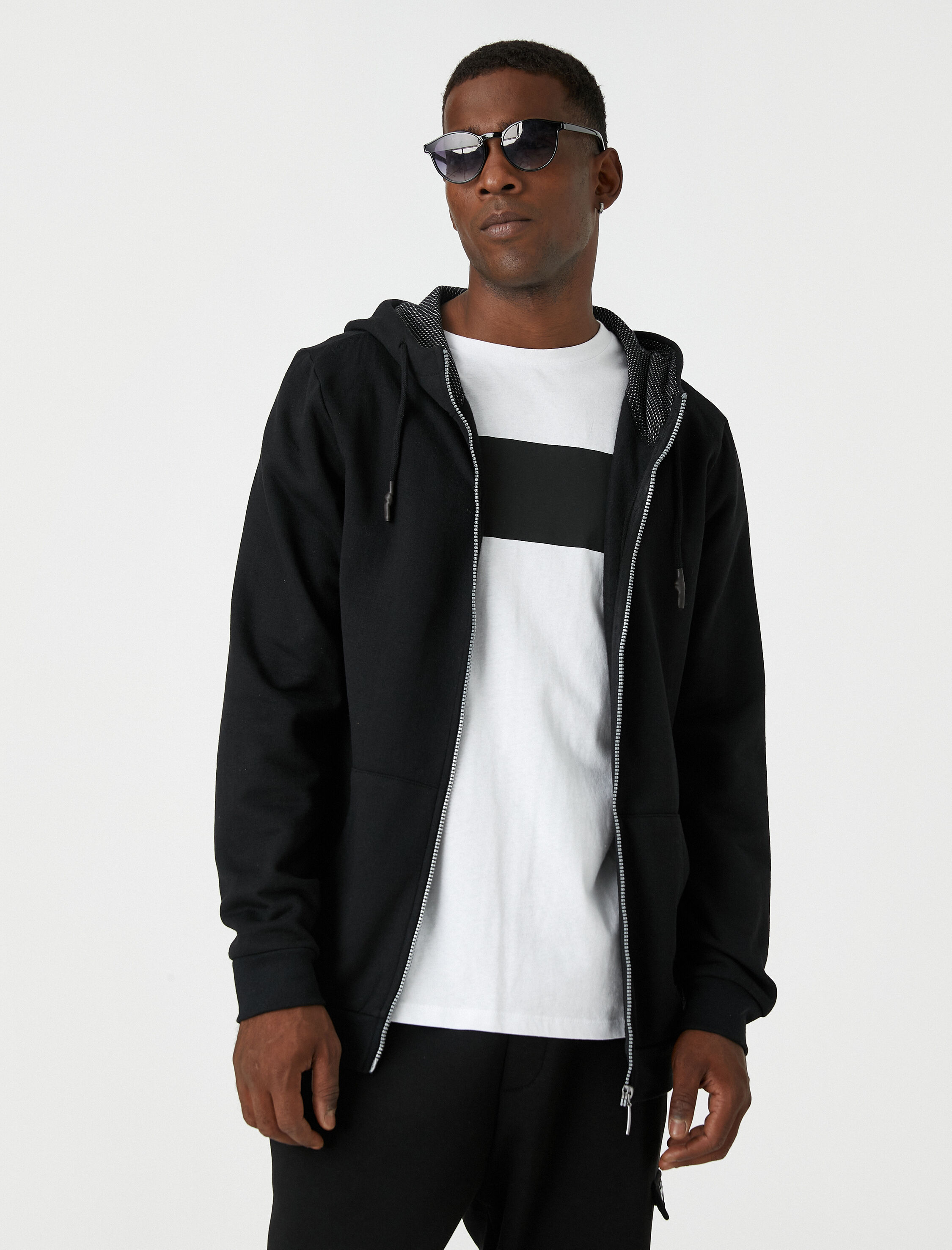   Fermuarlı Kapşonlu Sweatshirt Cepli Etiket Baskılı