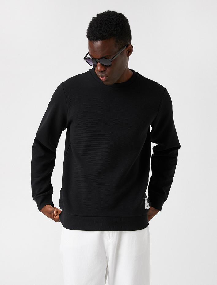  Dokulu Etiketli Sweatshirt