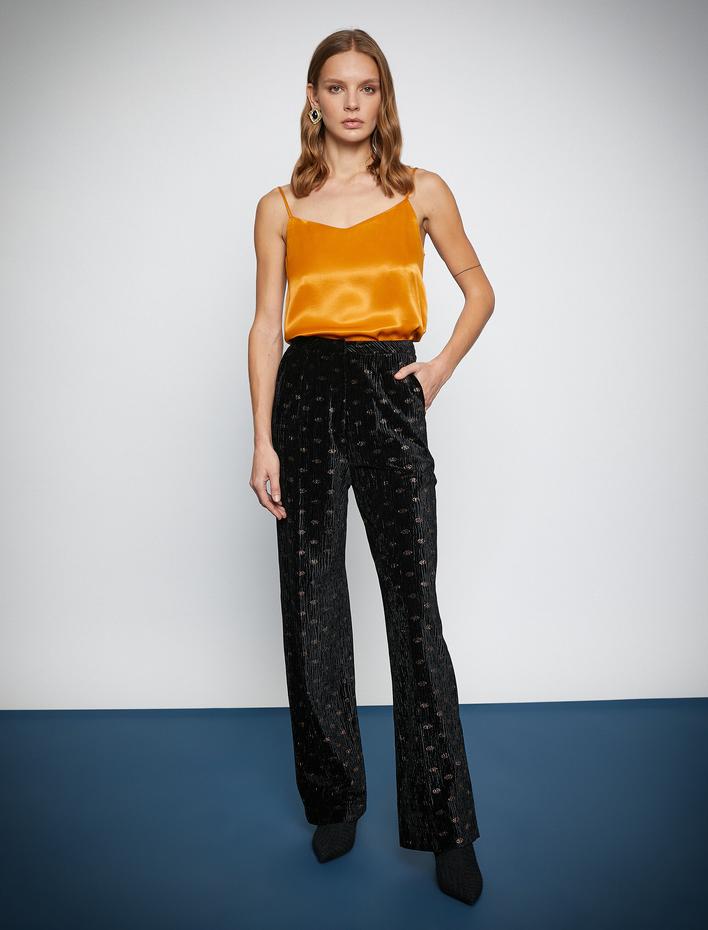  Melis Ağazat X Koton - Askılı Saten Bluz