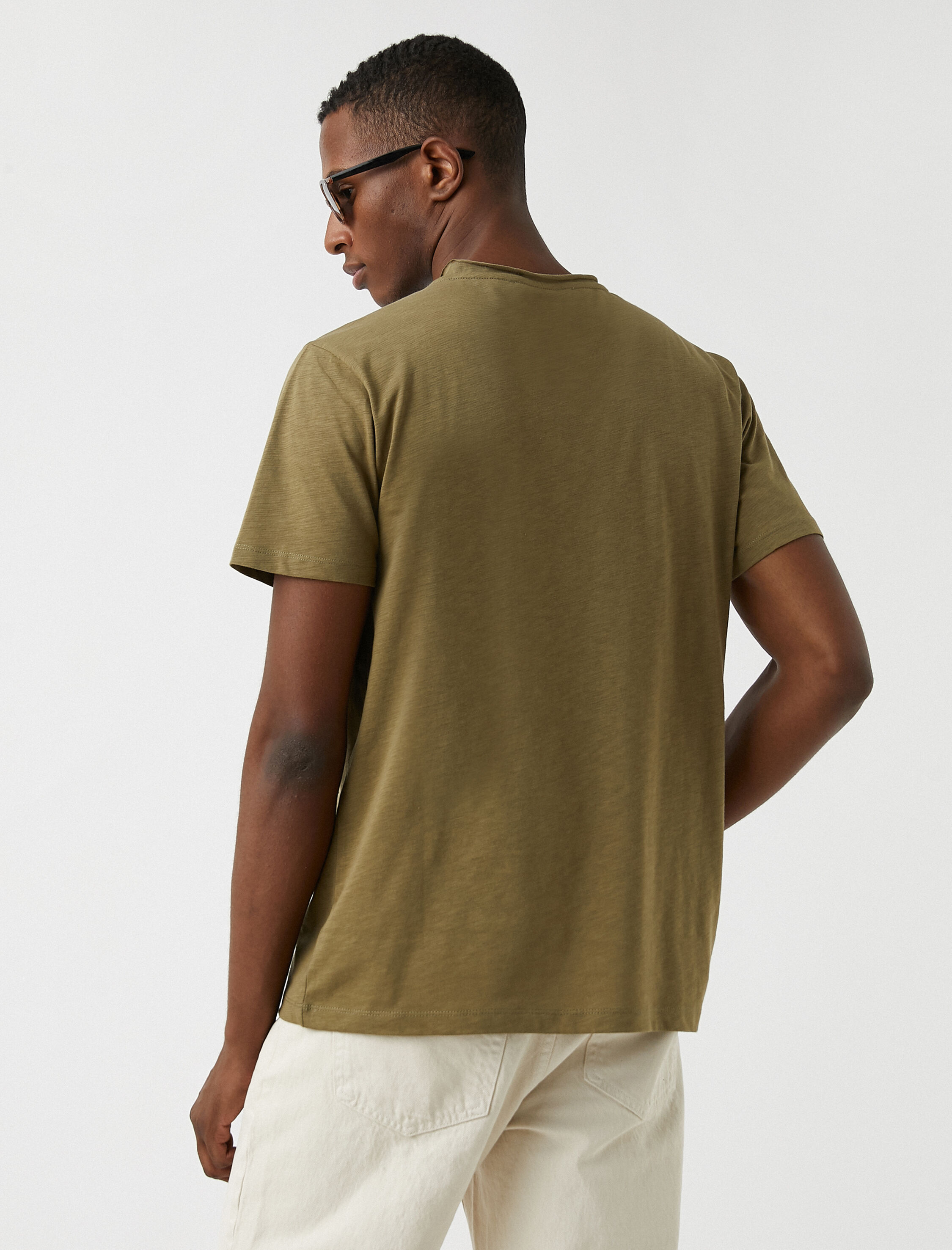   V Yaka Basic Tişört