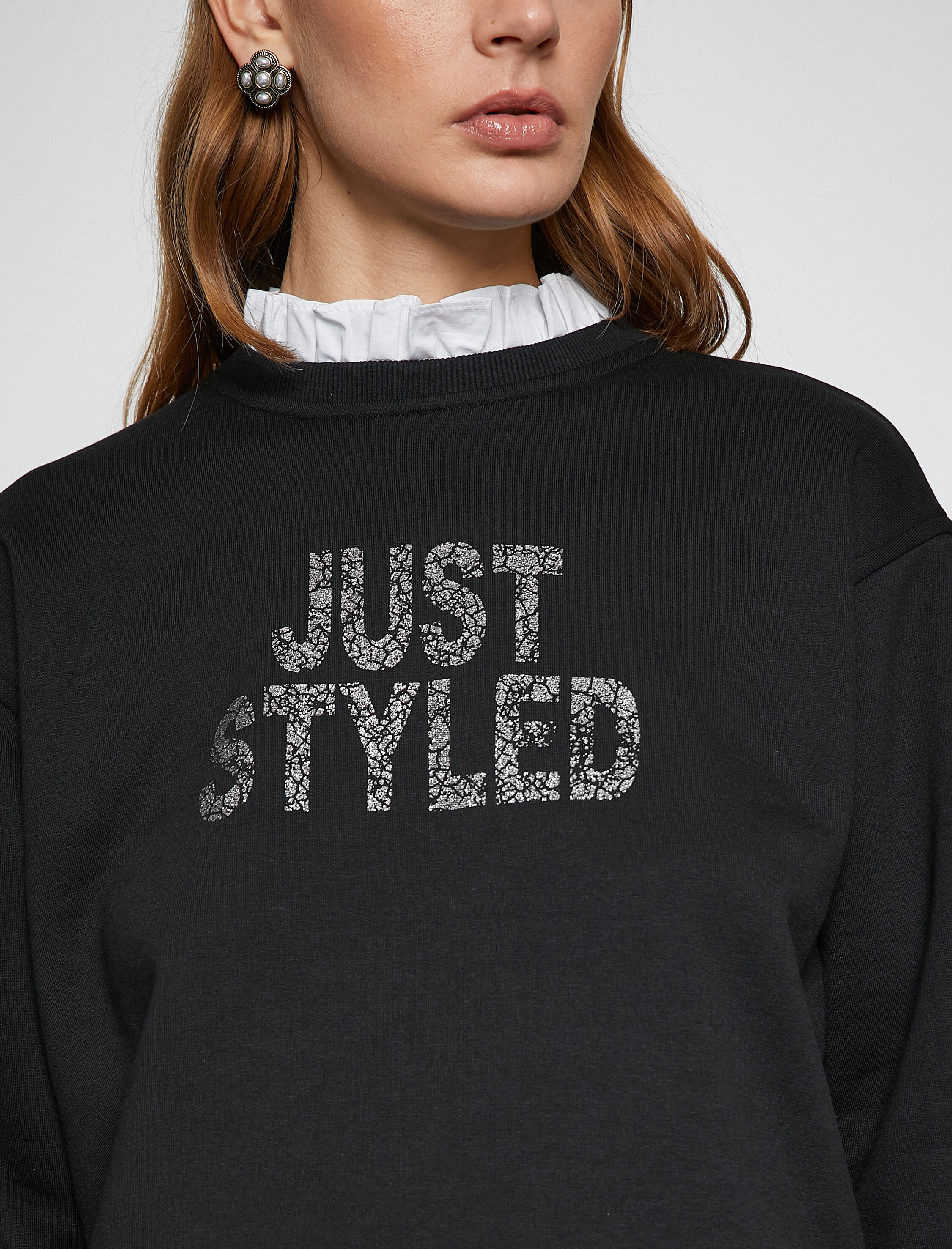   Melis Ağazat X Koton - Yaka Detaylı Parlak Baskılı Sweatshirt