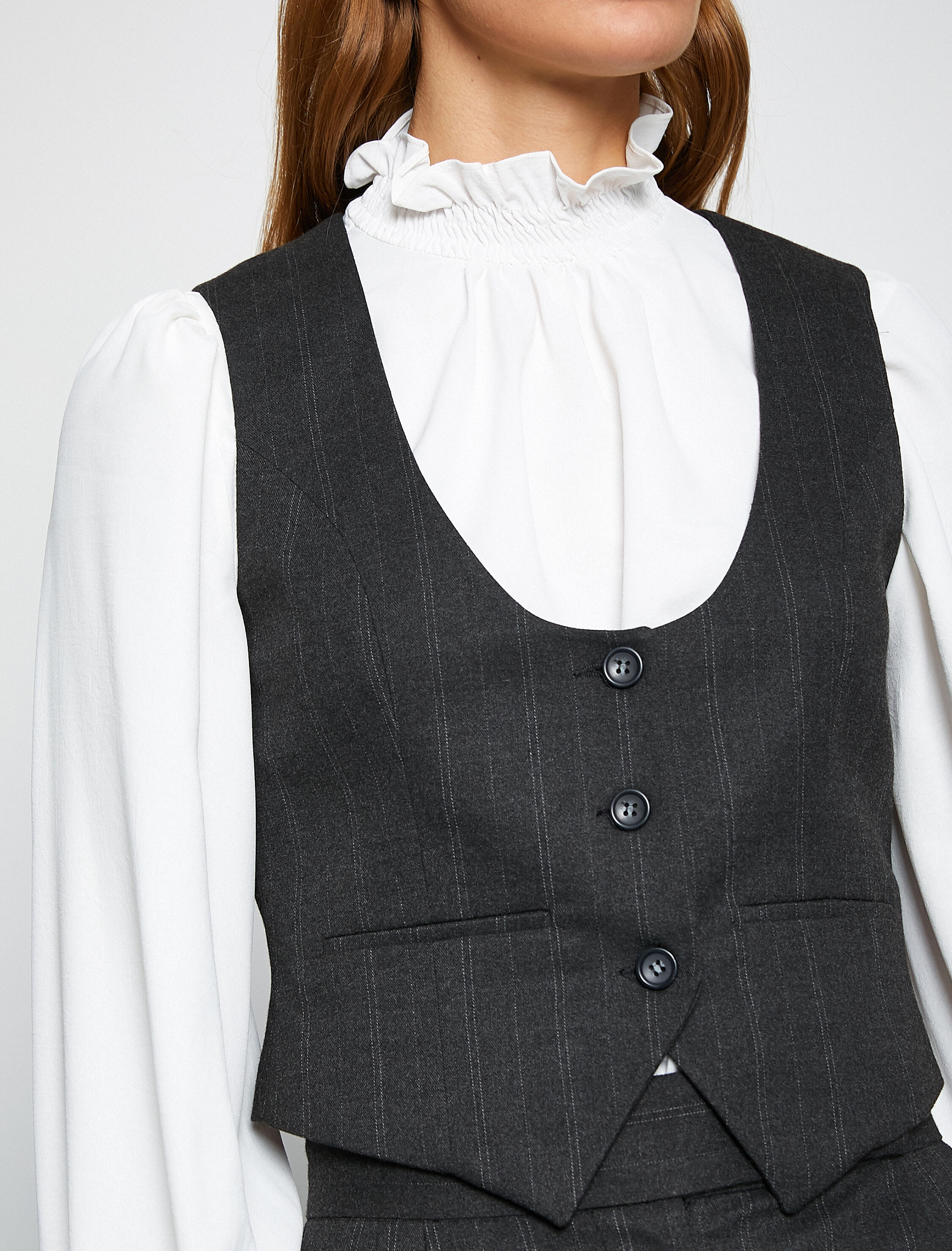   Melis Ağazat X Koton - U Yaka Cep Detaylı Crop Blazer Yelek