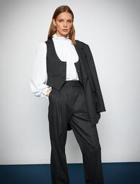 Melis Ağazat X Koton - U Yaka Cep Detaylı Crop Blazer Yelek