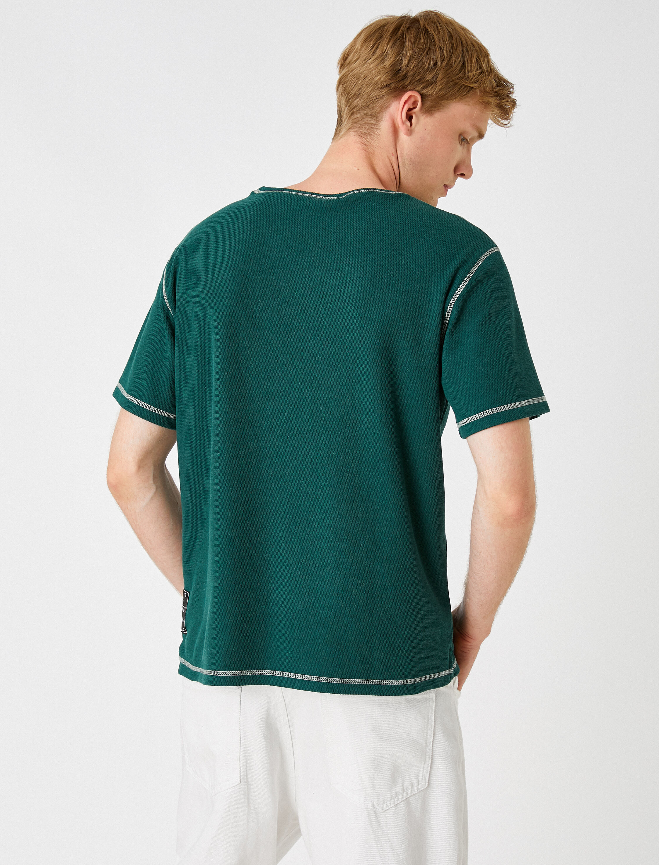   Dikiş Detaylı Tişört