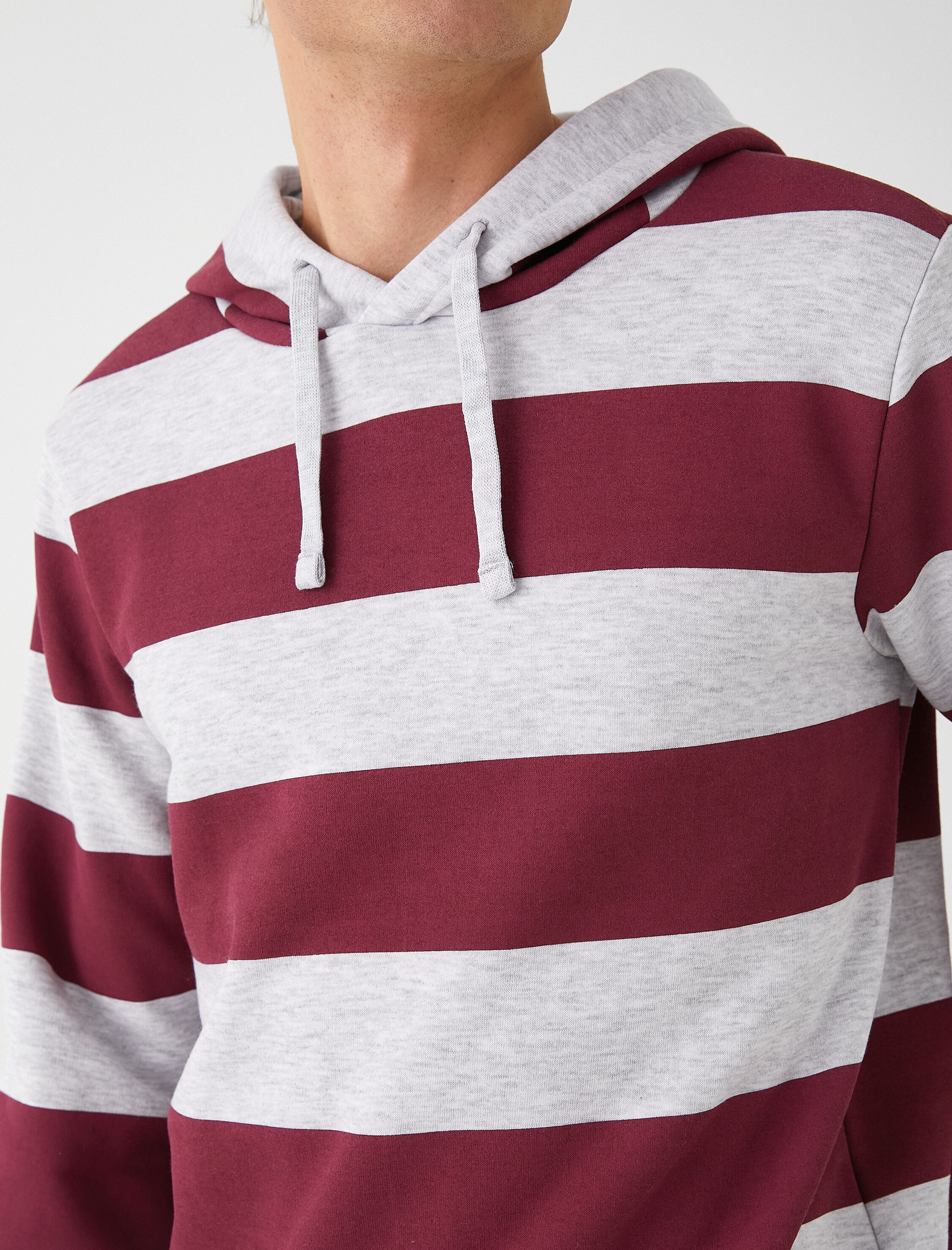   Kapşonlu Cepli Sweatshirt Şardonlu