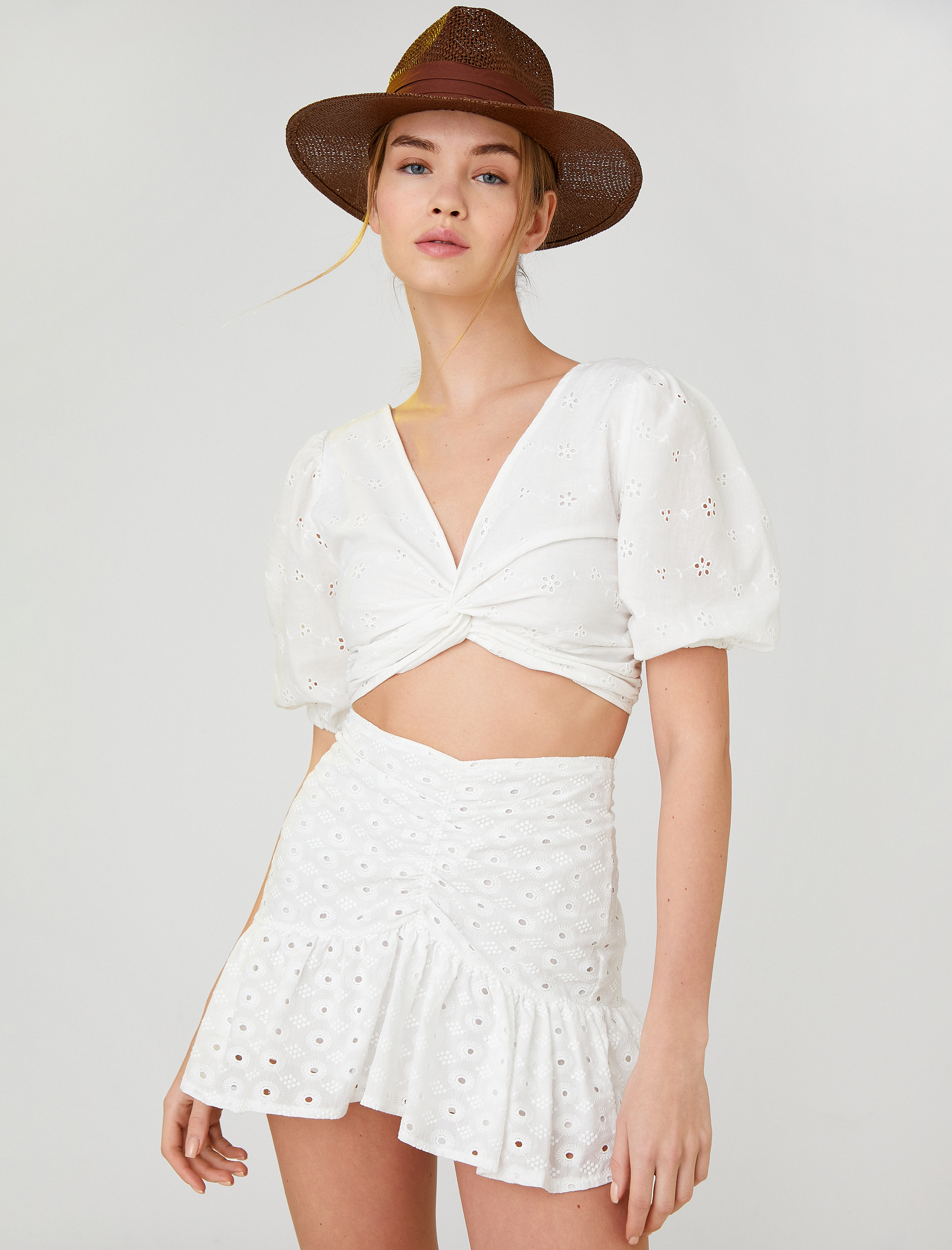  Kadın Hasır Fötr Şapka Kumaş Drape Detaylı