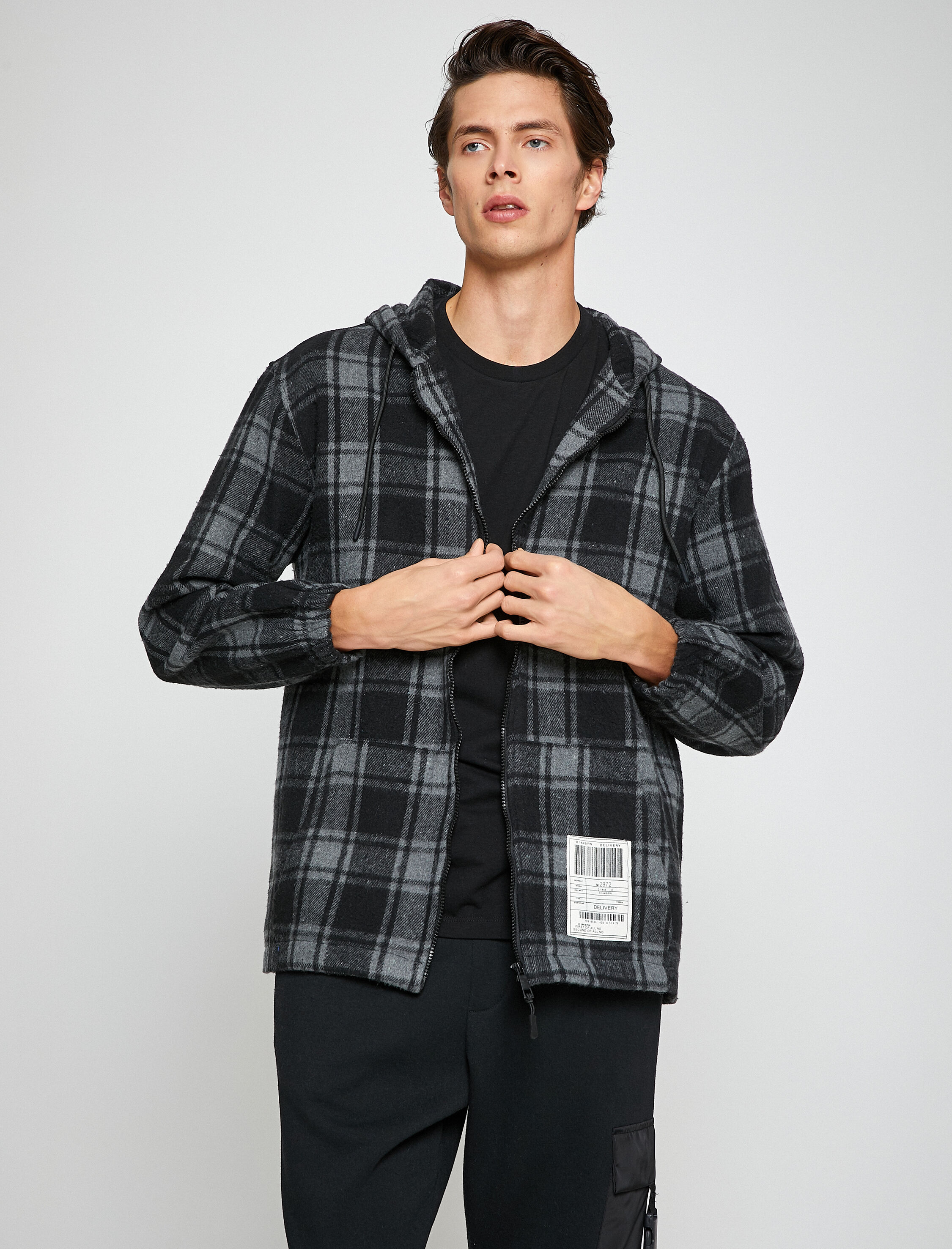   Ekoseli Kapşonlu Sweatshirt Cep Detaylı Fermuarlı Etiket Baskılı