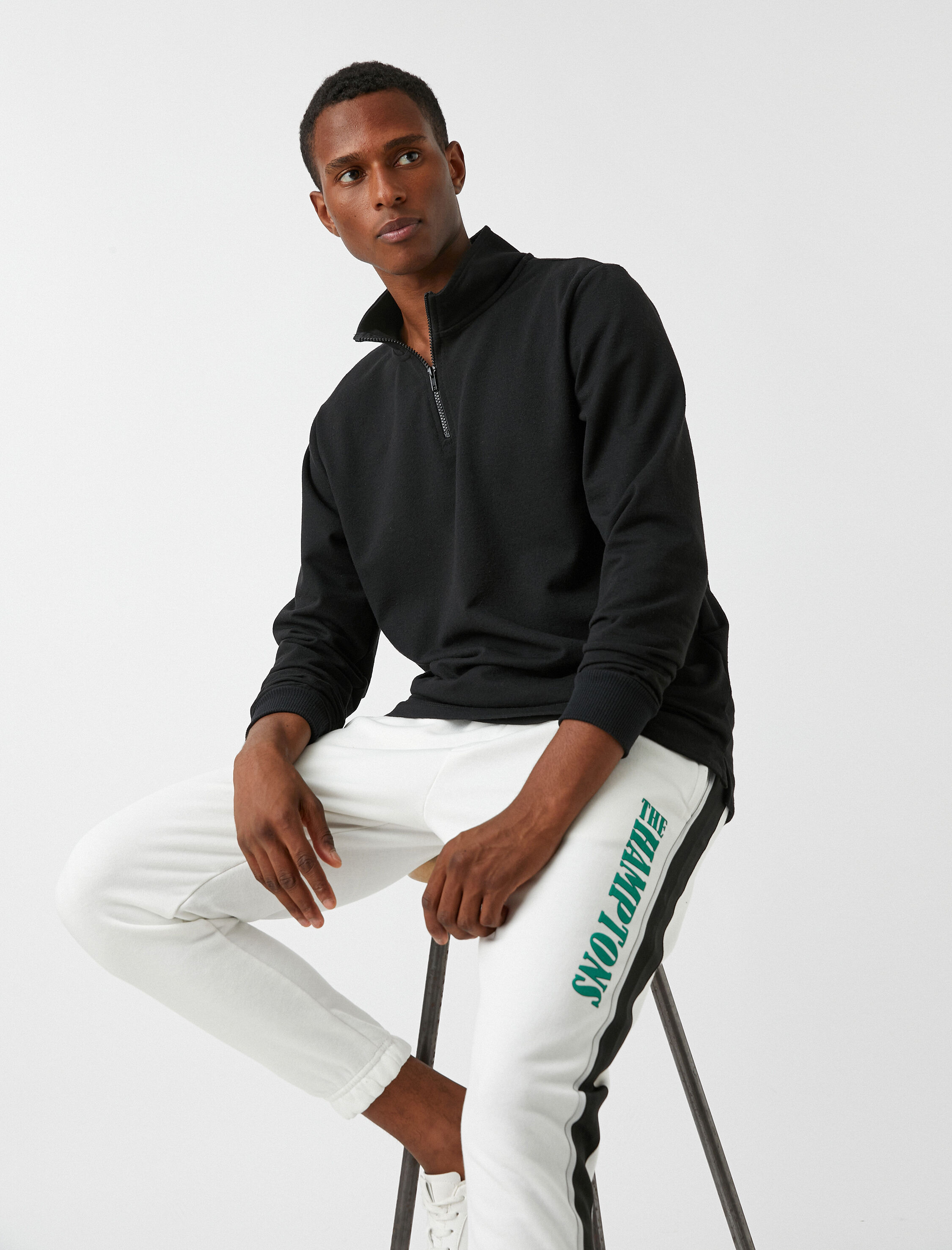   Fermuarlı Dik Yaka Sweatshirt