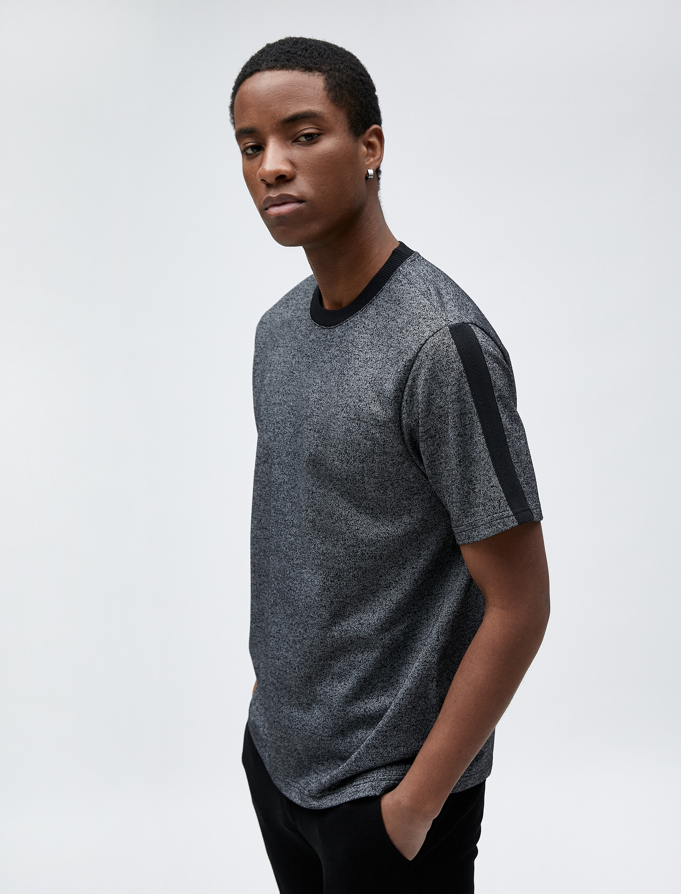   Basic Kırçıllı Tişört Bisiklet Yaka Şerit Detaylı Kısa Kollu