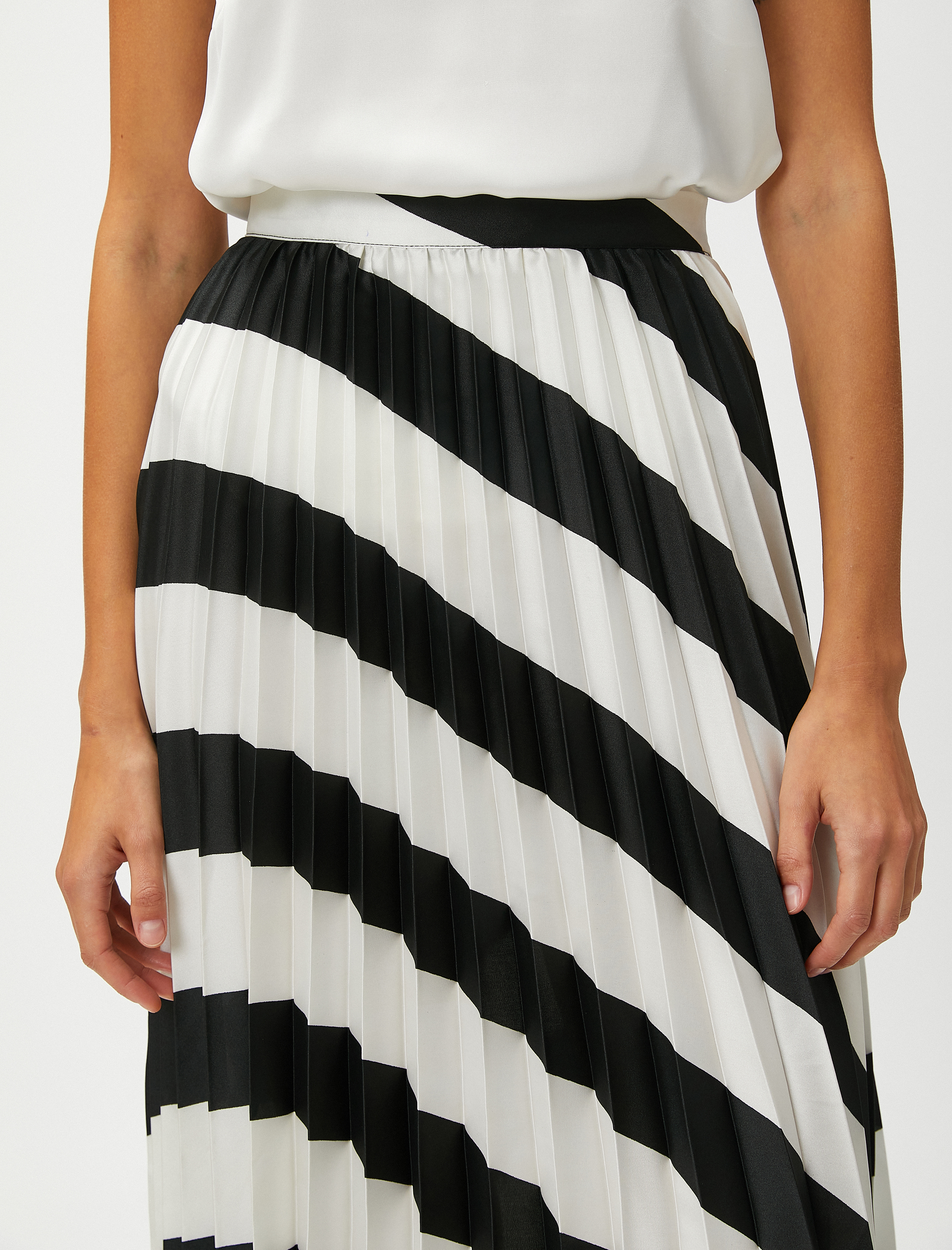   Saten Midi Etek Pileli A Kesim