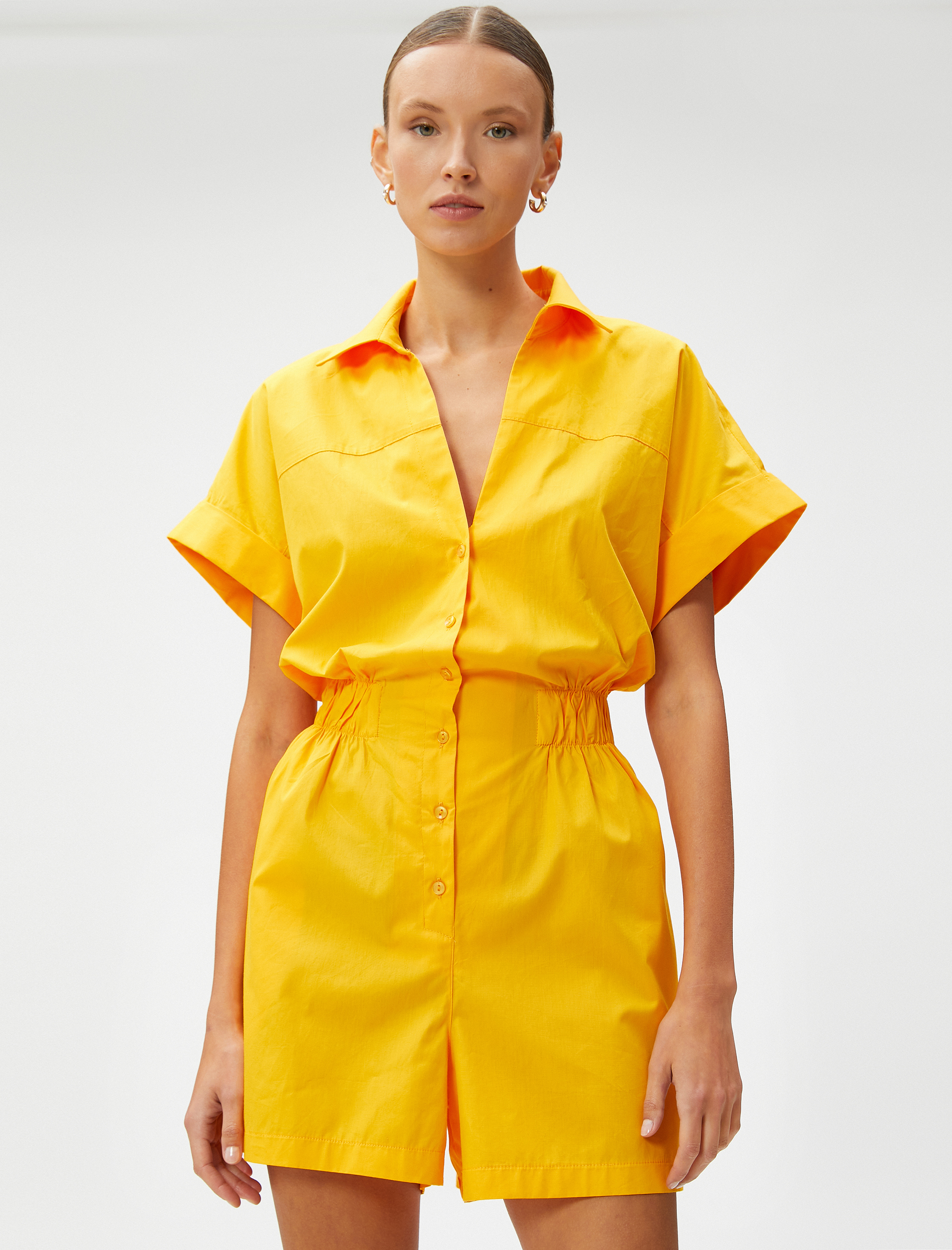   Şortlu Tulum Kısa Kollu Düğmeli Gömlek Yaka