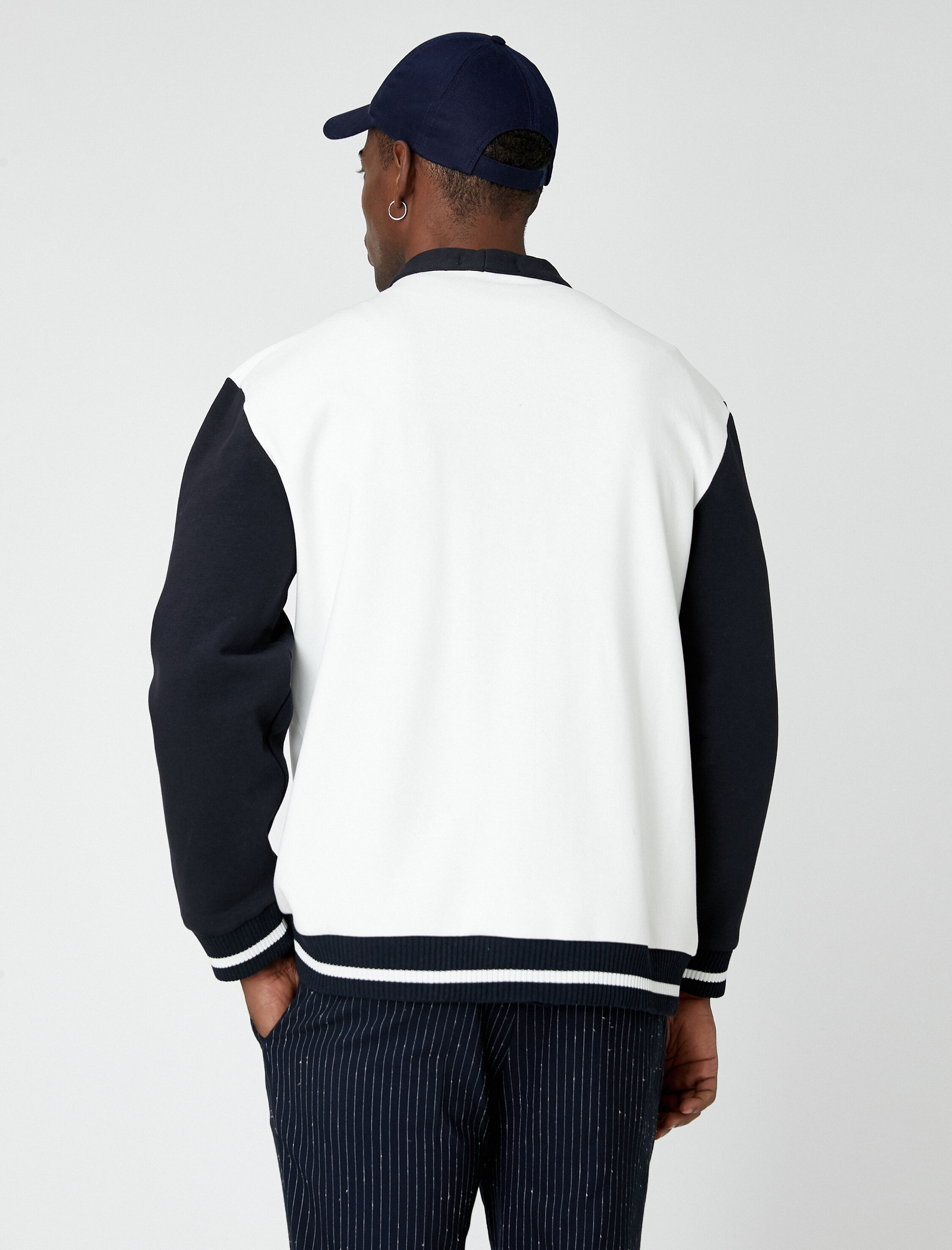   Kolej Baskılı Hırka Çıtçıt Detaylı