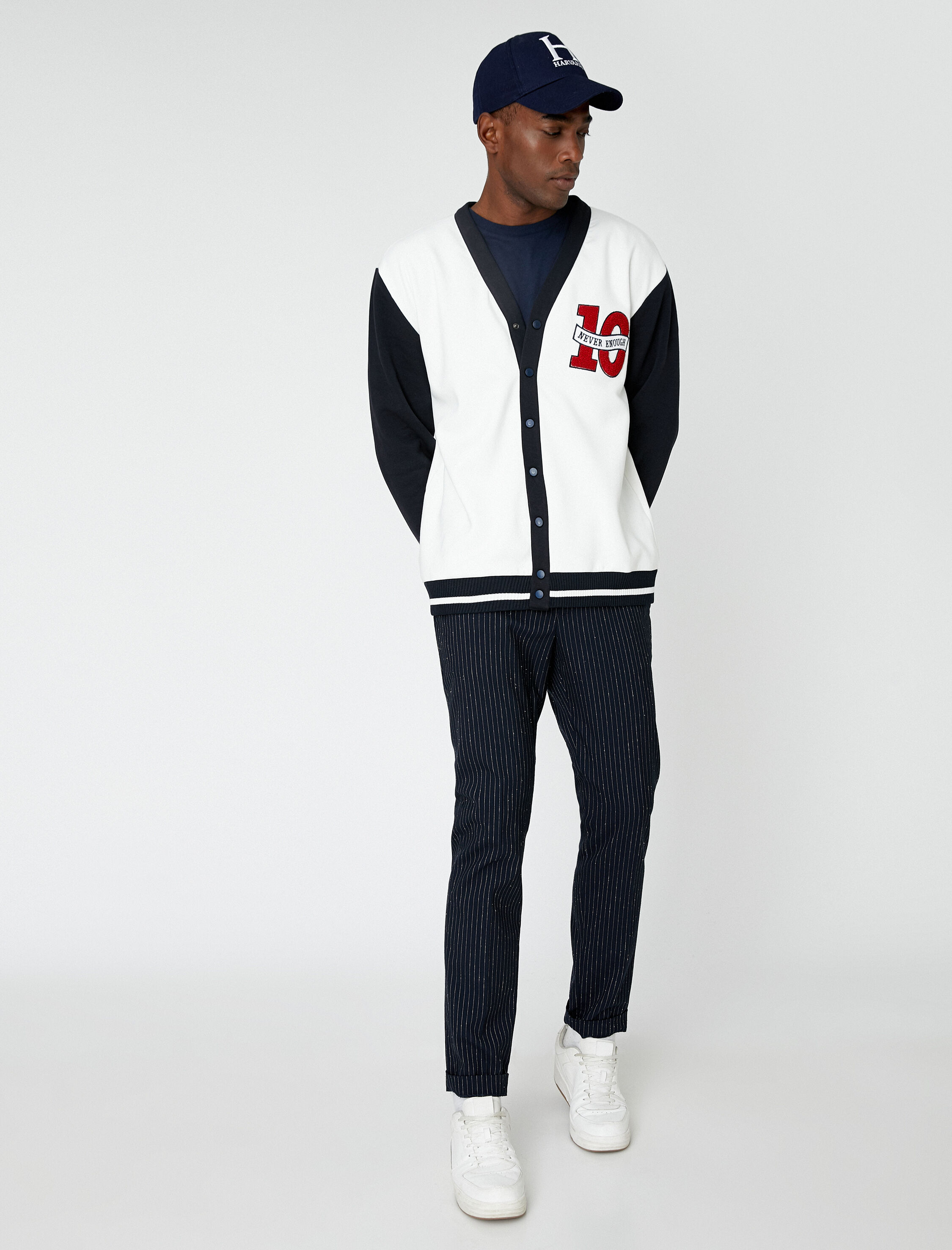   Kolej Baskılı Hırka Çıtçıt Detaylı