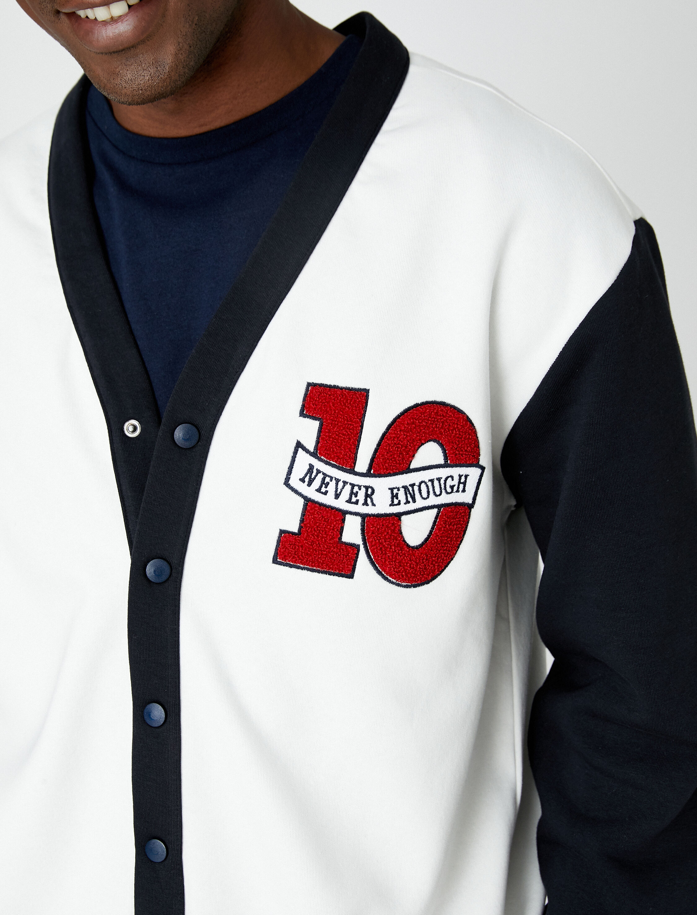   Kolej Baskılı Hırka Çıtçıt Detaylı