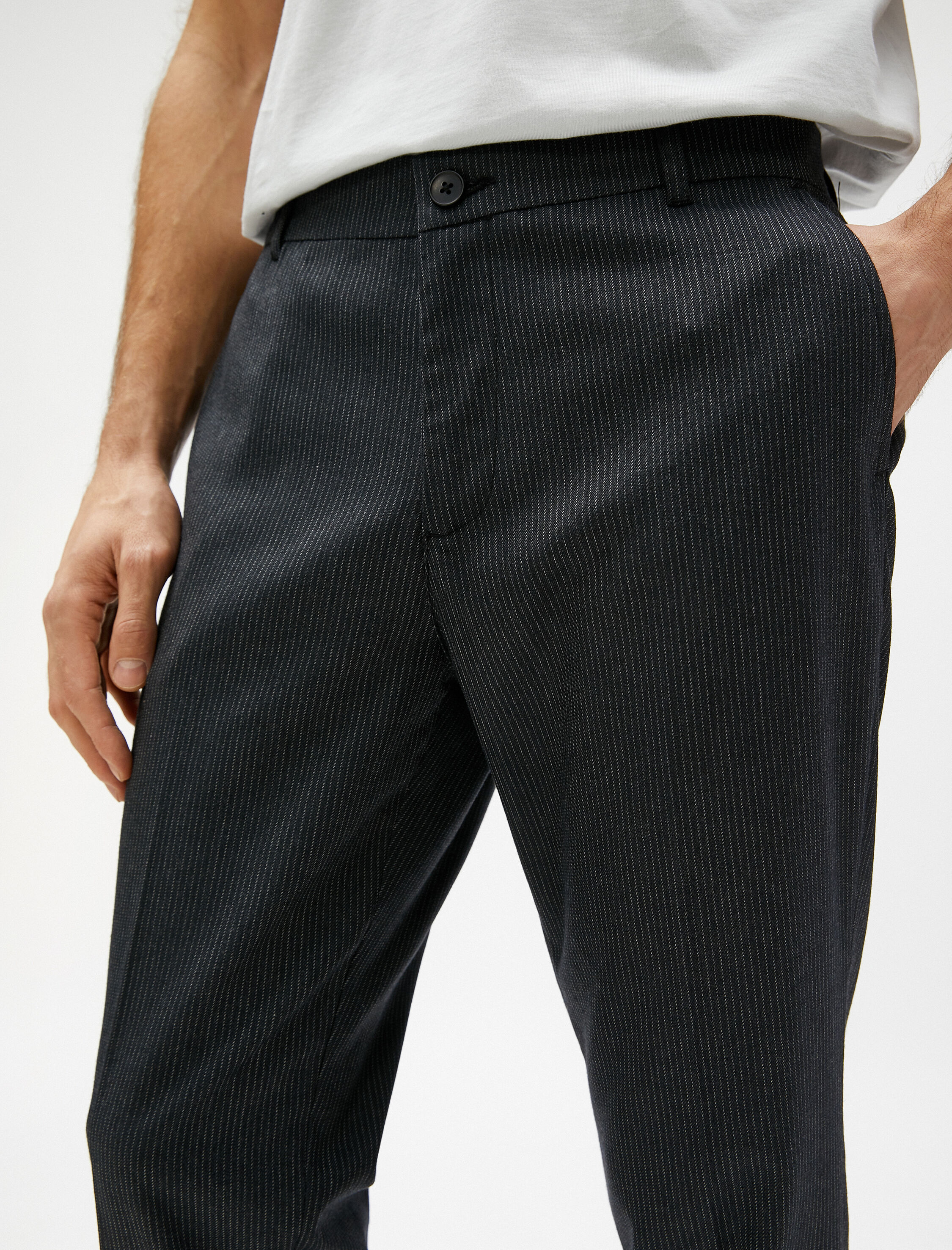 Koton Basic Pantolon Cep Detaylı Düğmeli Dokulu. 5