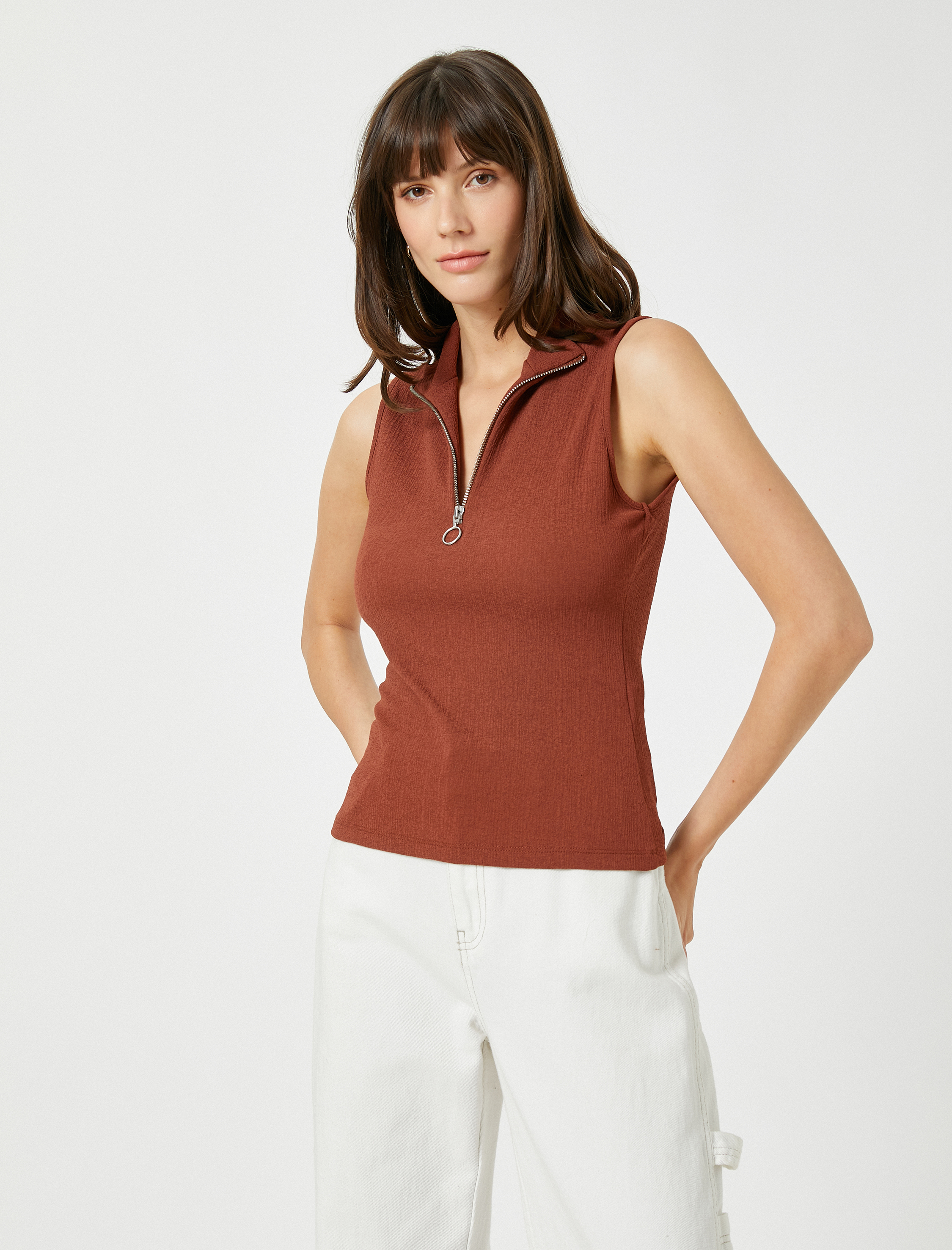   Dik Yaka Atlet Yarım Fermuarlı Kolsuz