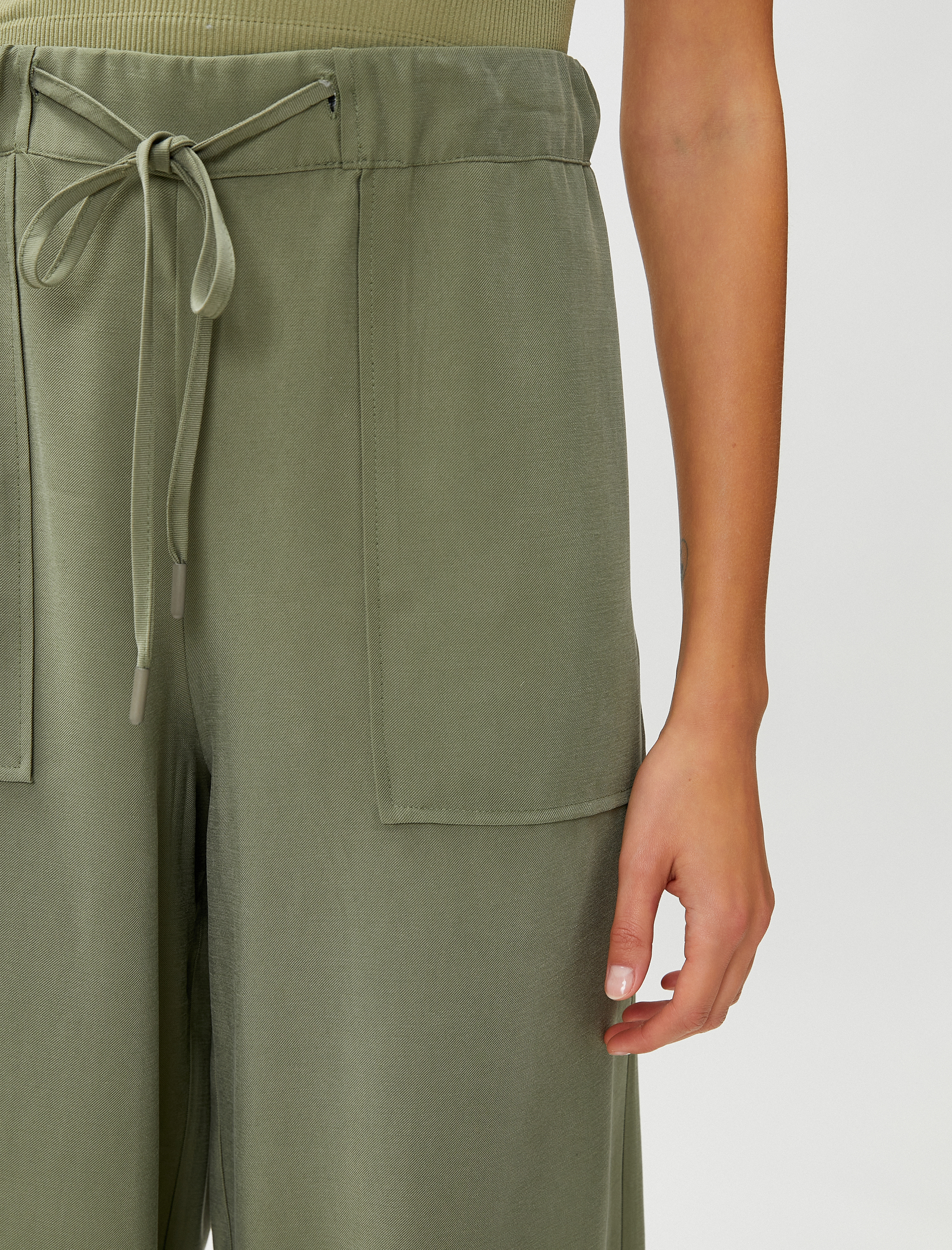   İpeksi Dokulu Rahat Pantolon Beli Bağlamalı Cepli