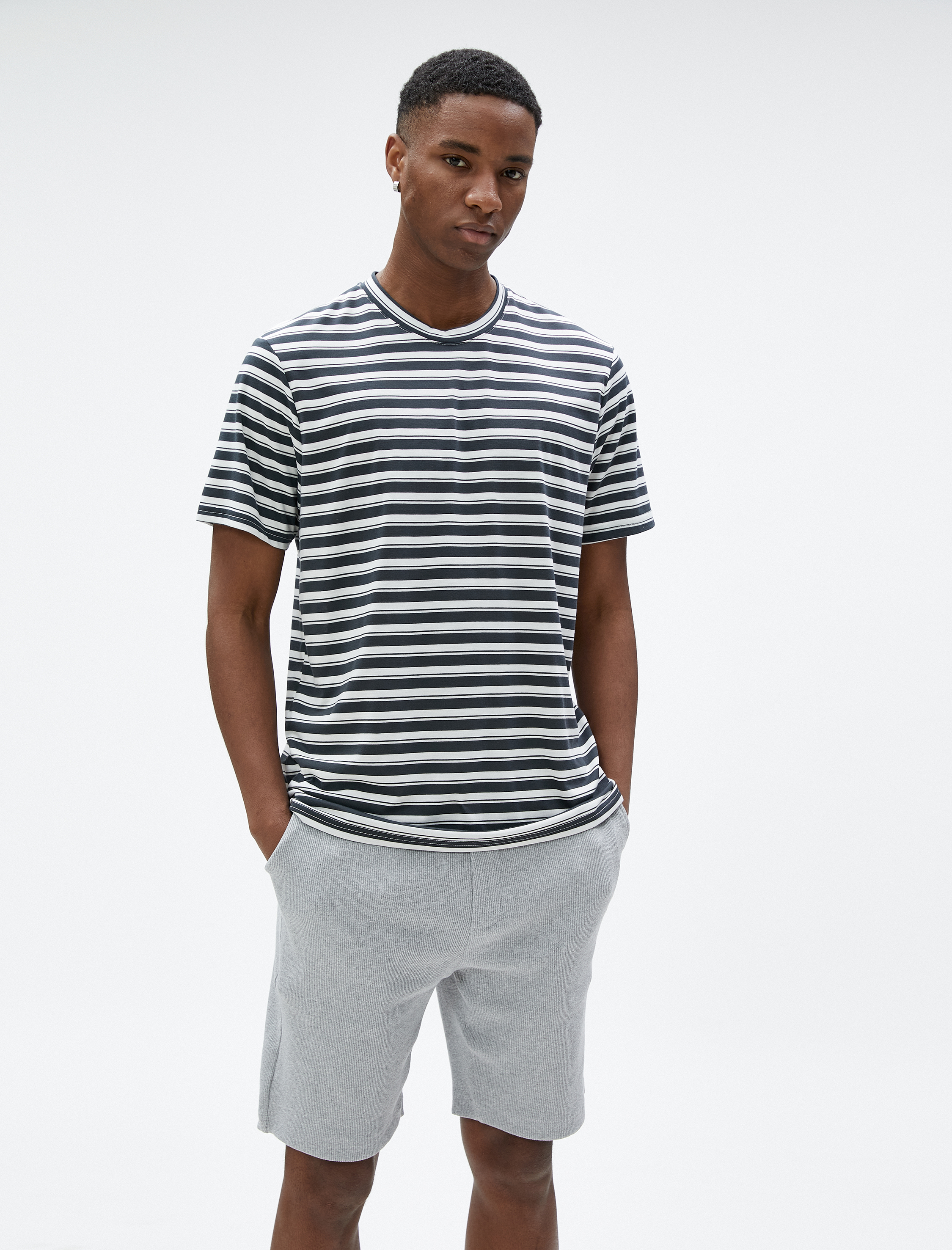   Basic Bermuda Şort Beli Bağcıklı Cep Detaylı Dar Kesim