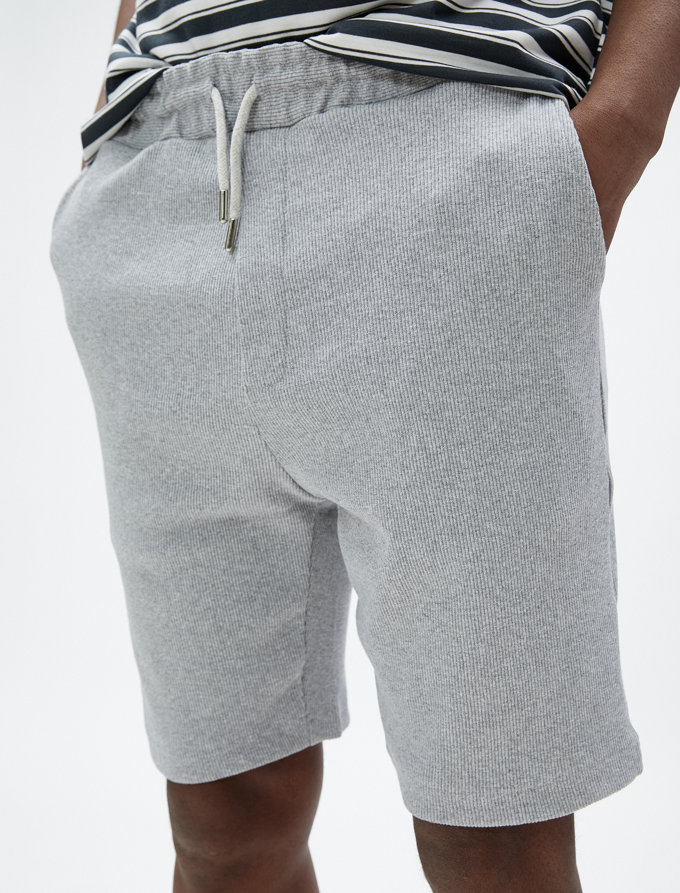   Basic Bermuda Şort Beli Bağcıklı Cep Detaylı Dar Kesim