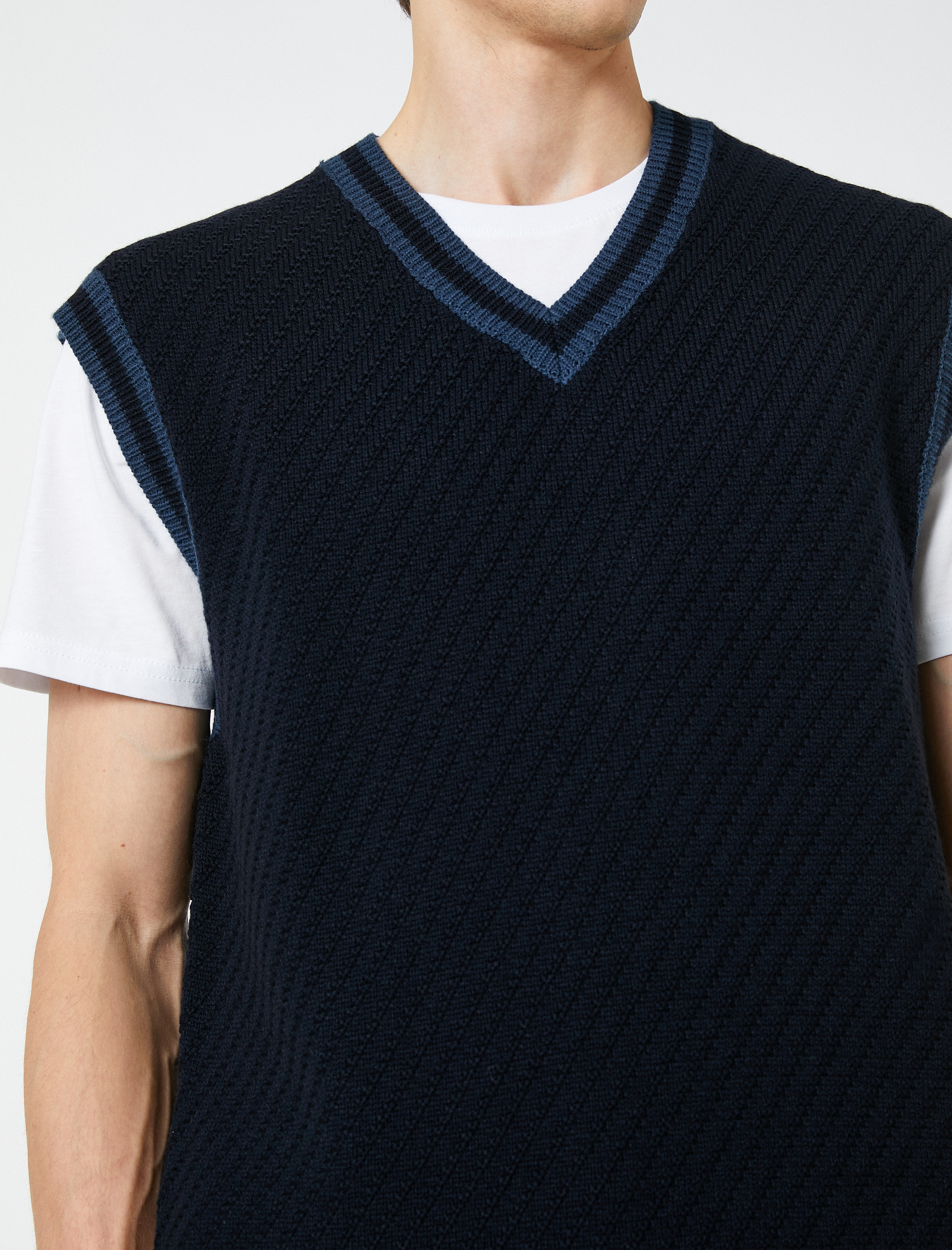   V Yaka Örgü Süveter Kolsuz Dokulu