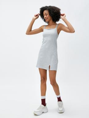Mini Elbise İnce Askılı Kare Yaka Yırtmaçlı Fitilli