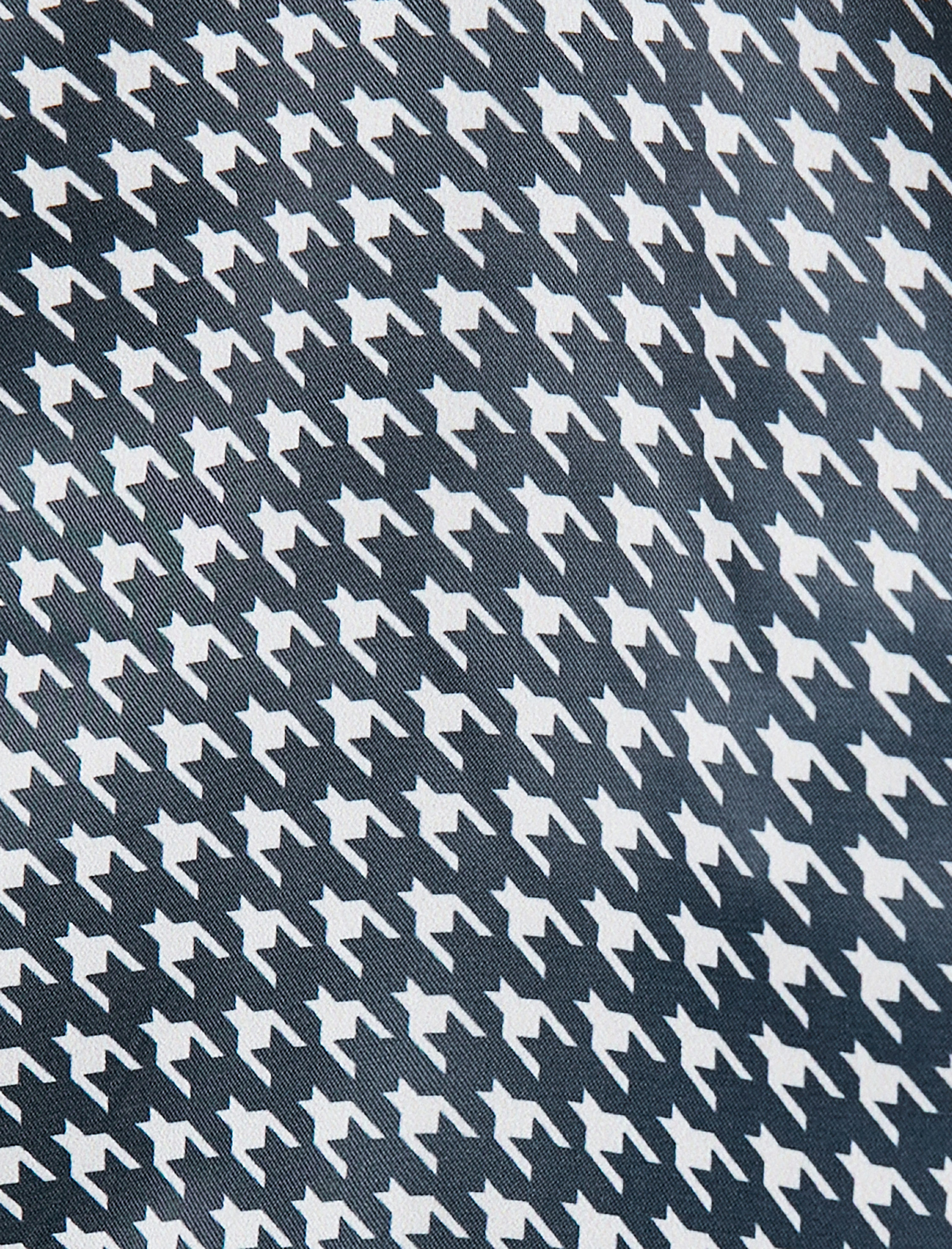   Saten Gömlek Yakası Bağlama Detaylı